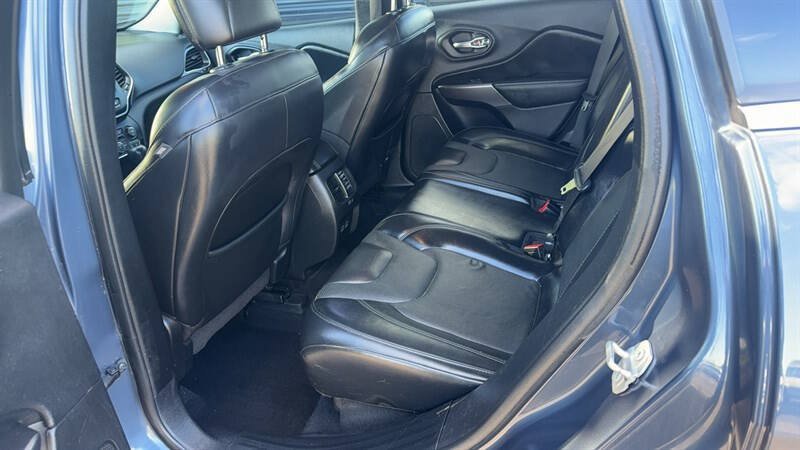 Used 2021 Jeep Cherokee Latitude Lux FWD image 16