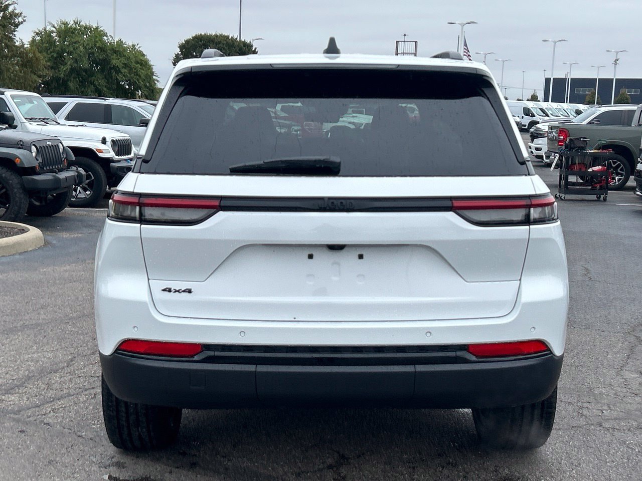 New 2027 Jeep Grand Cherokee Laredo X AWD/4WD image 4