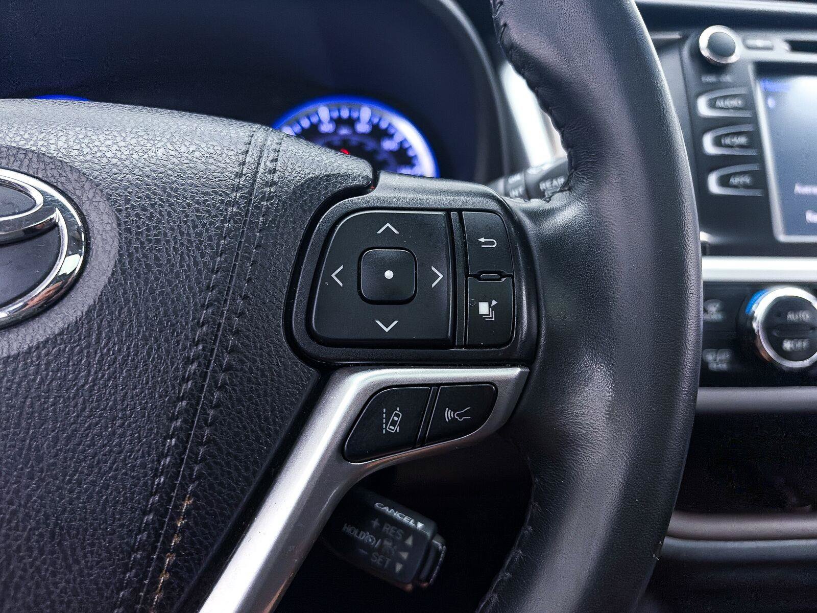 Used 2019 Toyota Highlander XLE FWD image 28