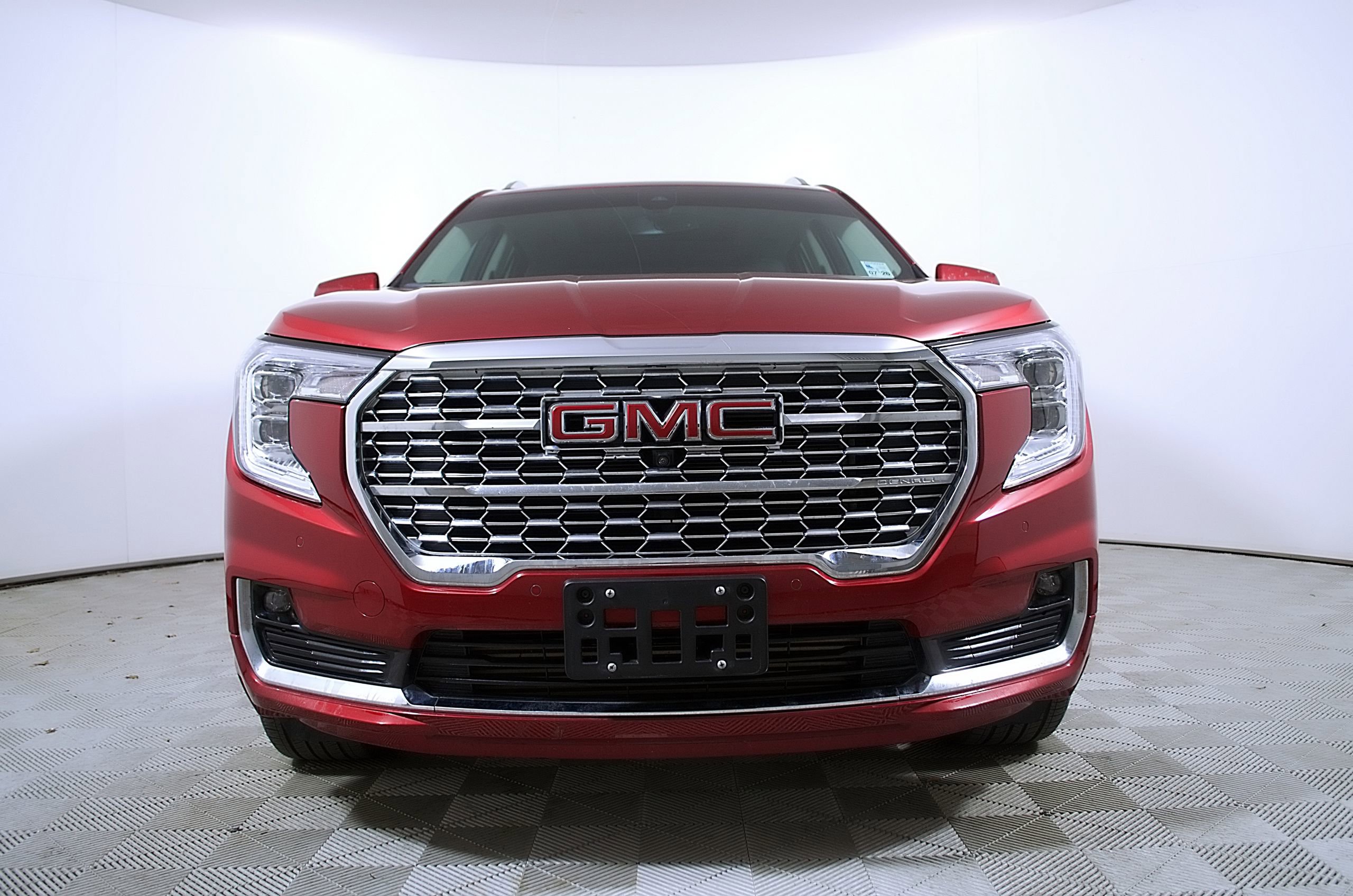 Used 2024 GMC Terrain Denali w/ Denali Premium Package AWD/4WD image 5