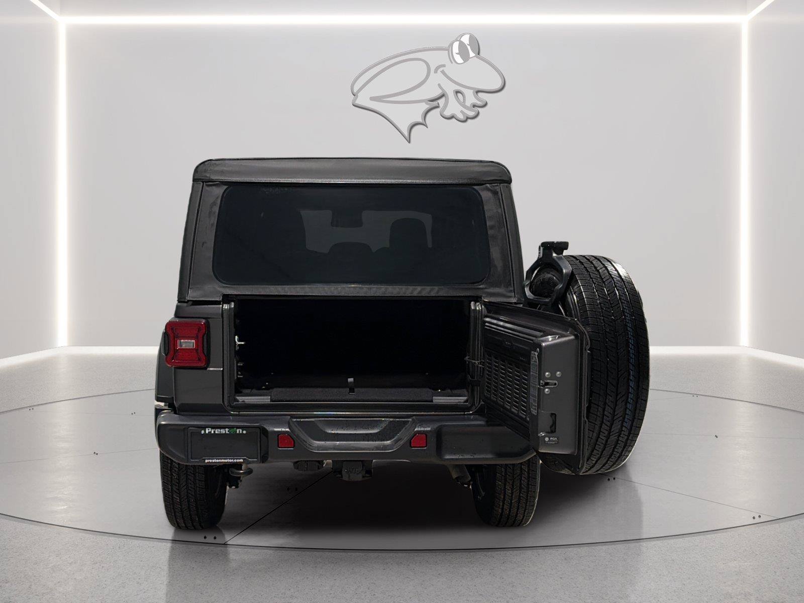 Used 2025 Jeep Wrangler Unlimited Sahara AWD/4WD image 9
