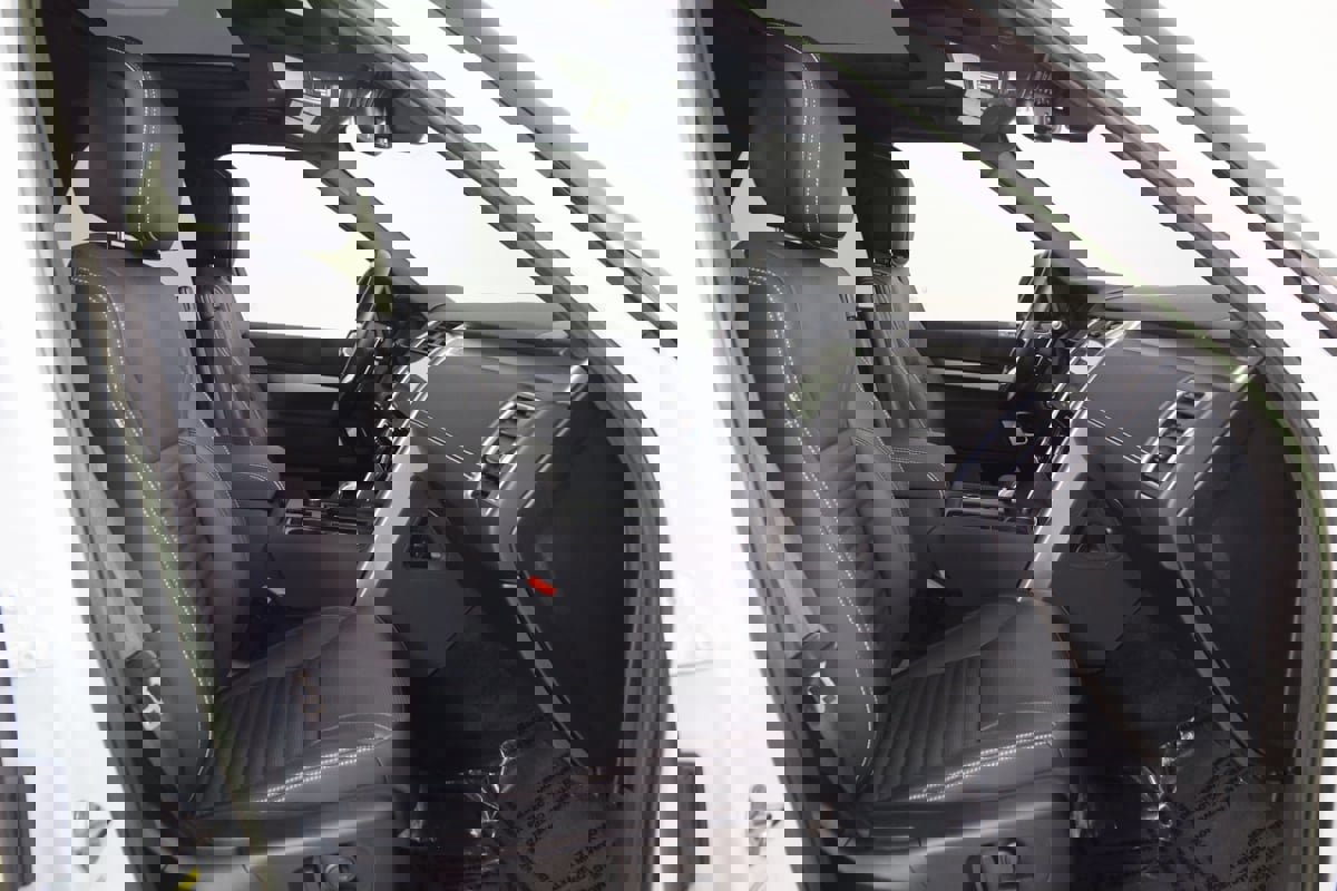 Used 2023 Land Rover Discovery S R-Dynamic image 13