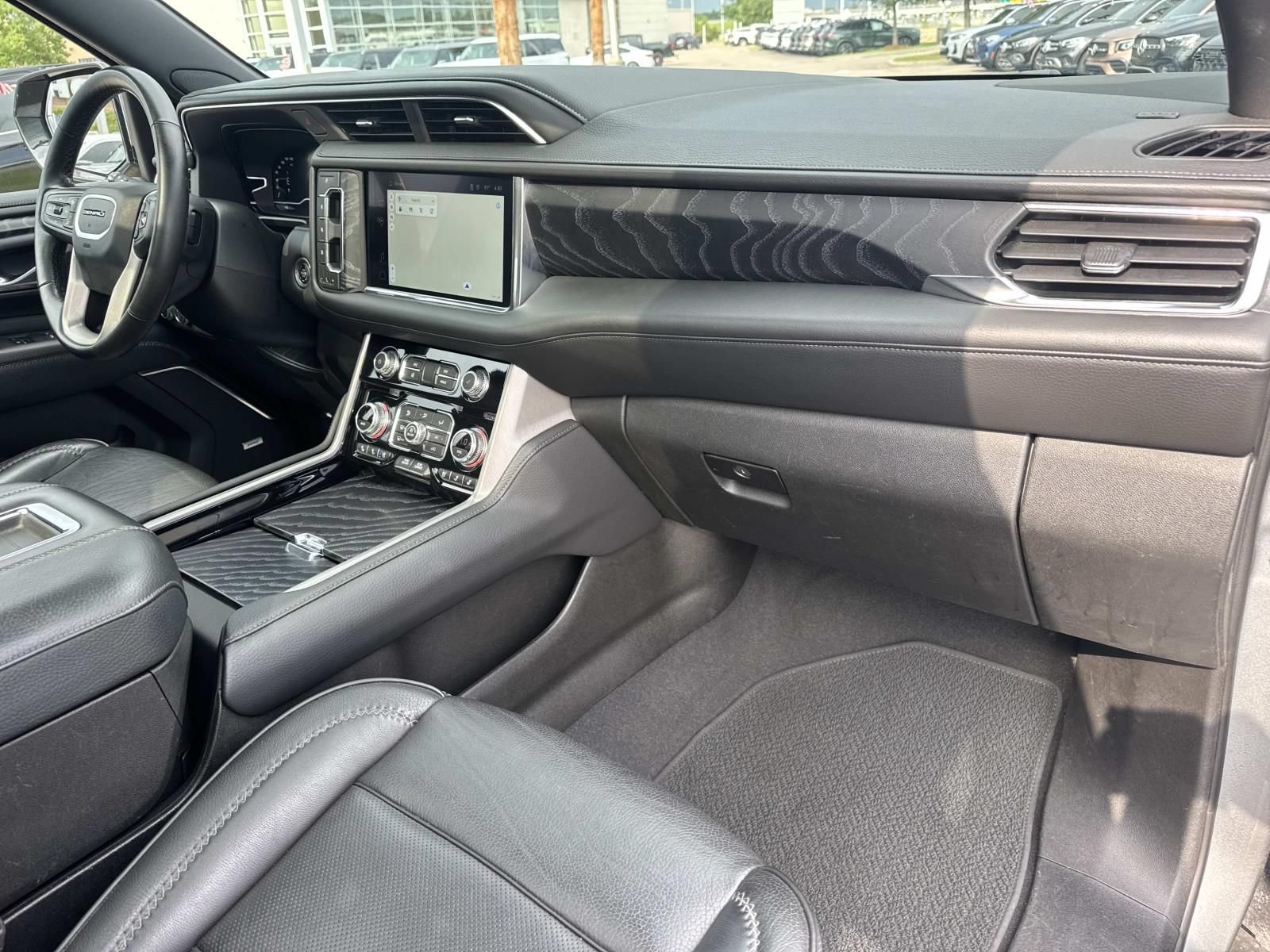 Used 2023 GMC Yukon Denali AWD/4WD image 14