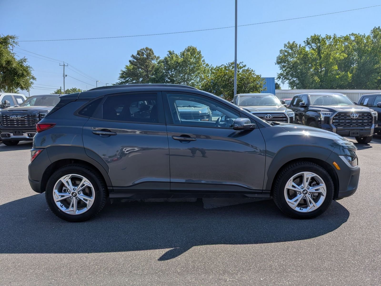 Used 2022 Hyundai Kona SEL w/ Convenience Package AWD/4WD image 2