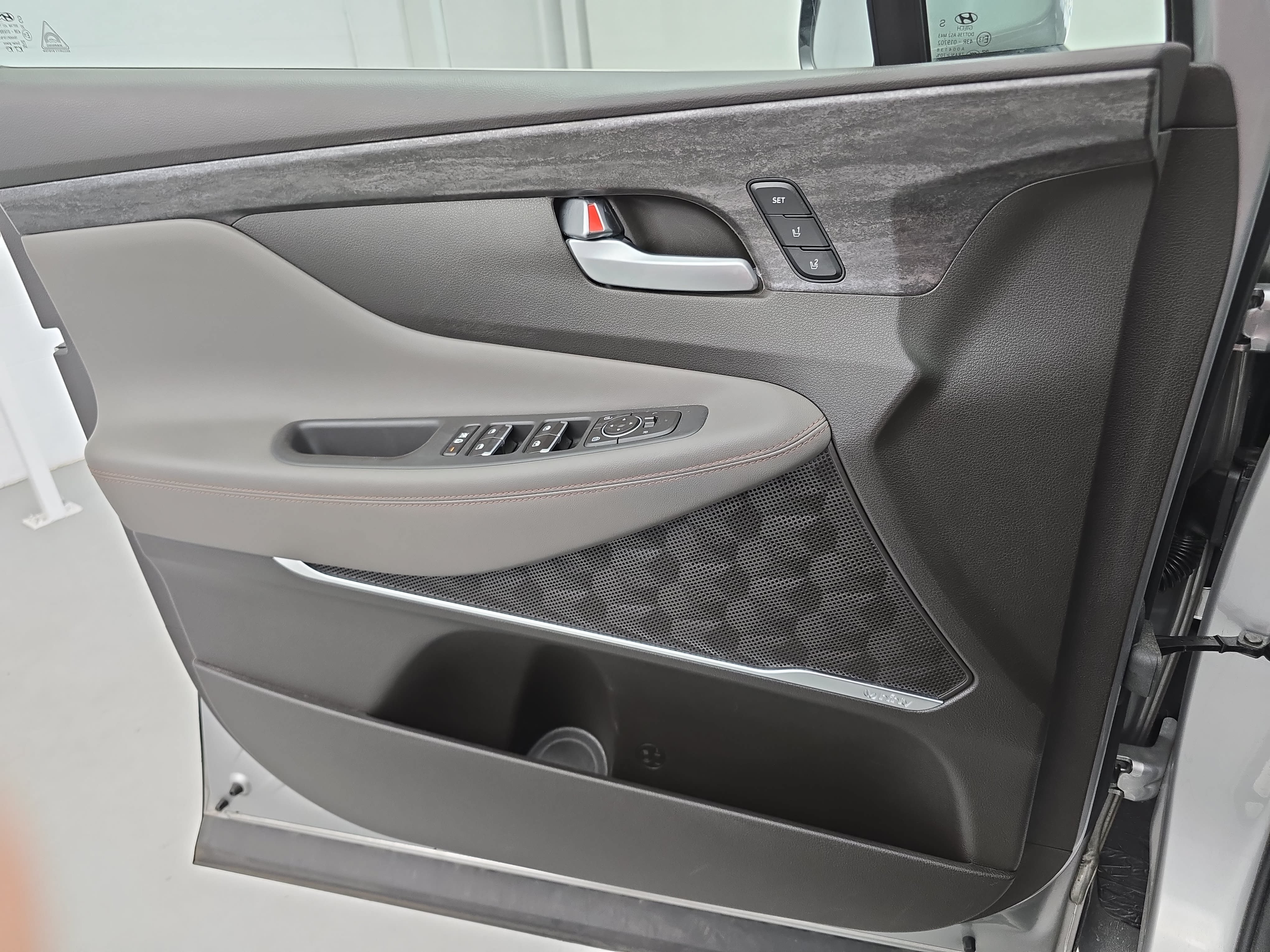 Used 2020 Hyundai Santa Fe Limited FWD image 27