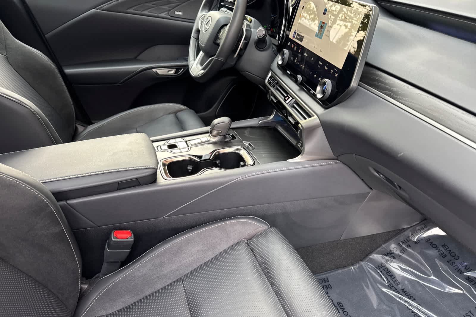 Certified 2025 Lexus RX 450h AWD w/ Luxury Package image 17