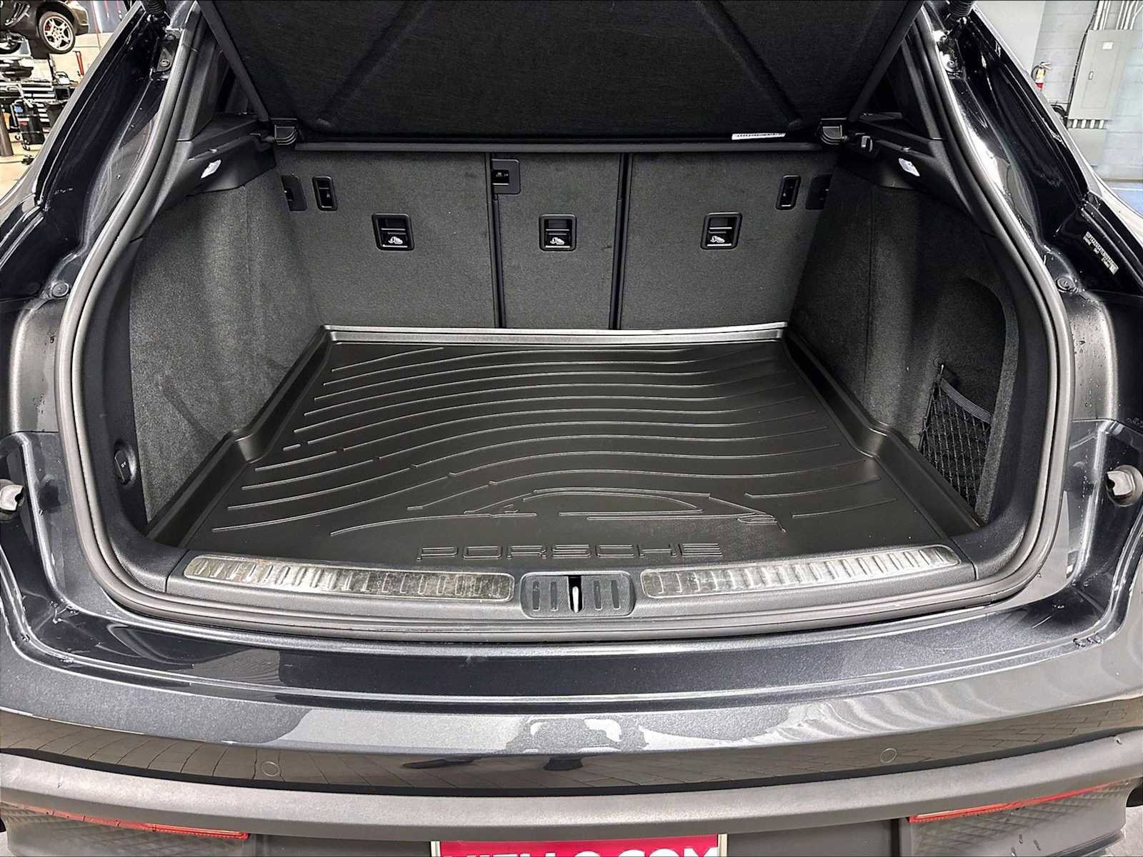 Used 2026 Porsche Macan AWD/4WD image 38