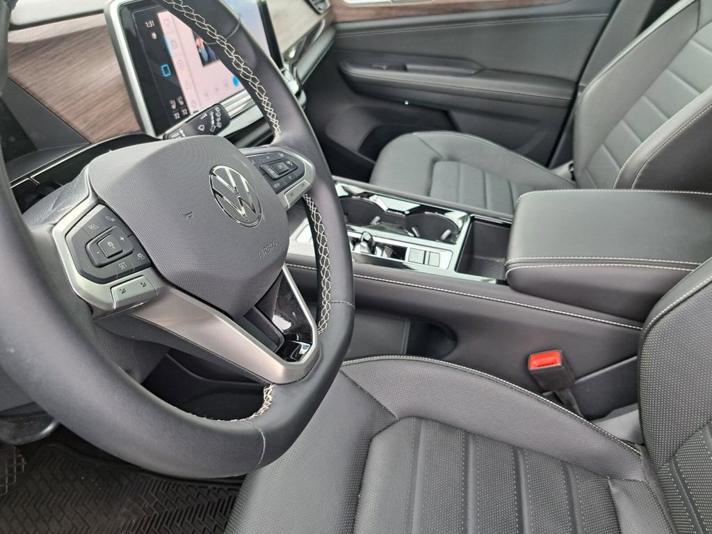 Used 2025 Volkswagen Atlas SEL image 19