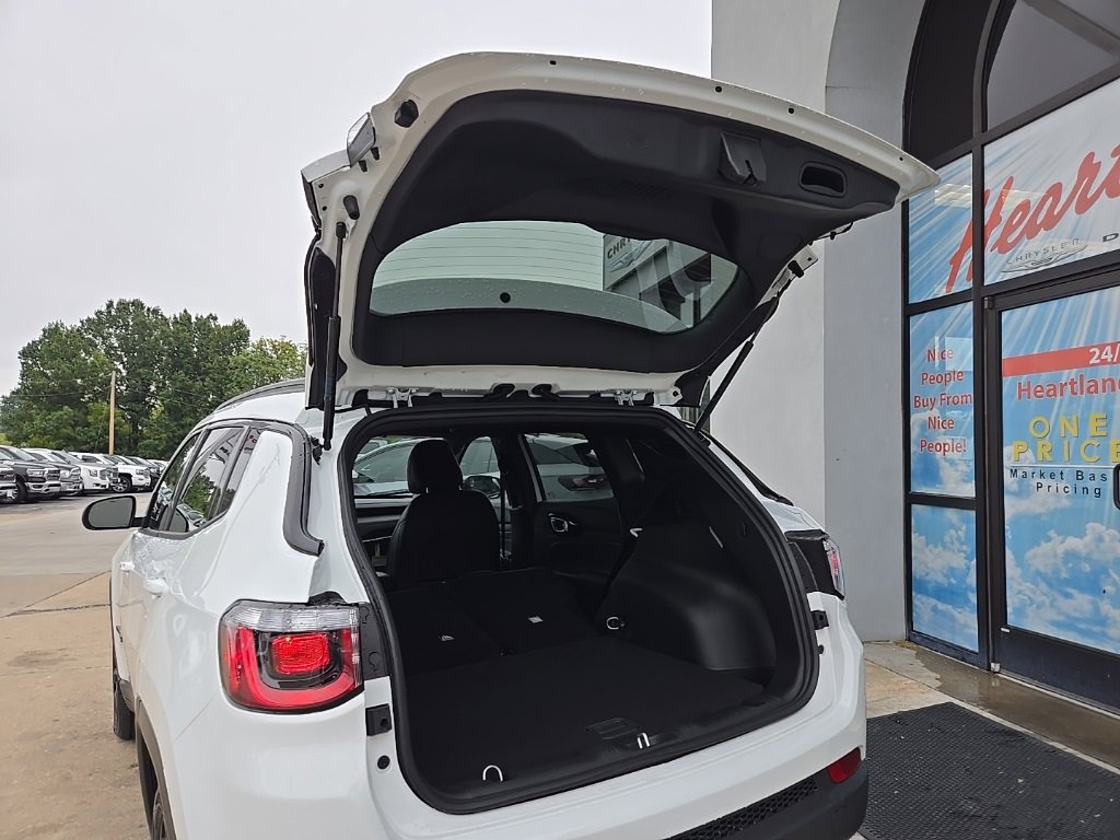 Used 2026 Jeep Compass Latitude image 82