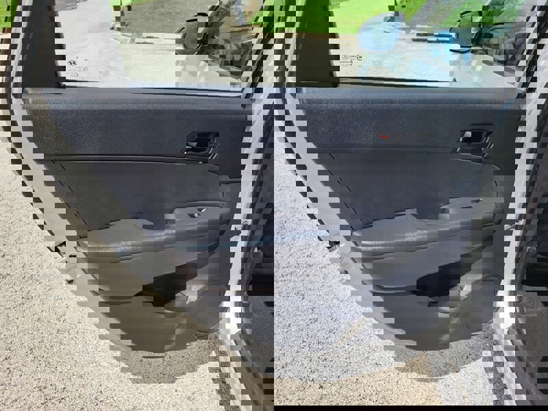 Used 2011 Hyundai Elantra GLS image 25