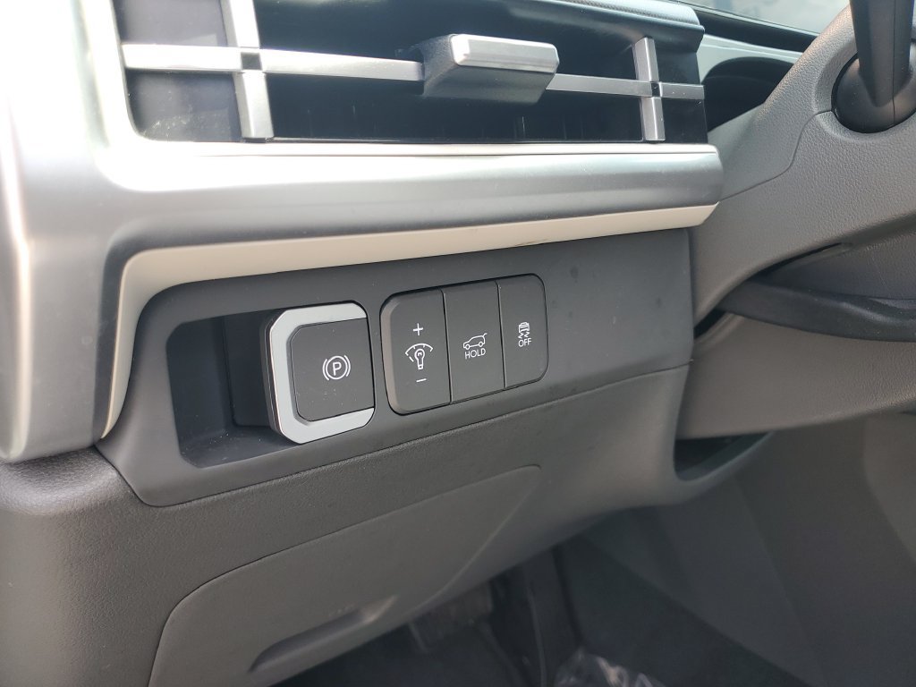 Used 2025 Hyundai Santa Fe SE FWD image 25