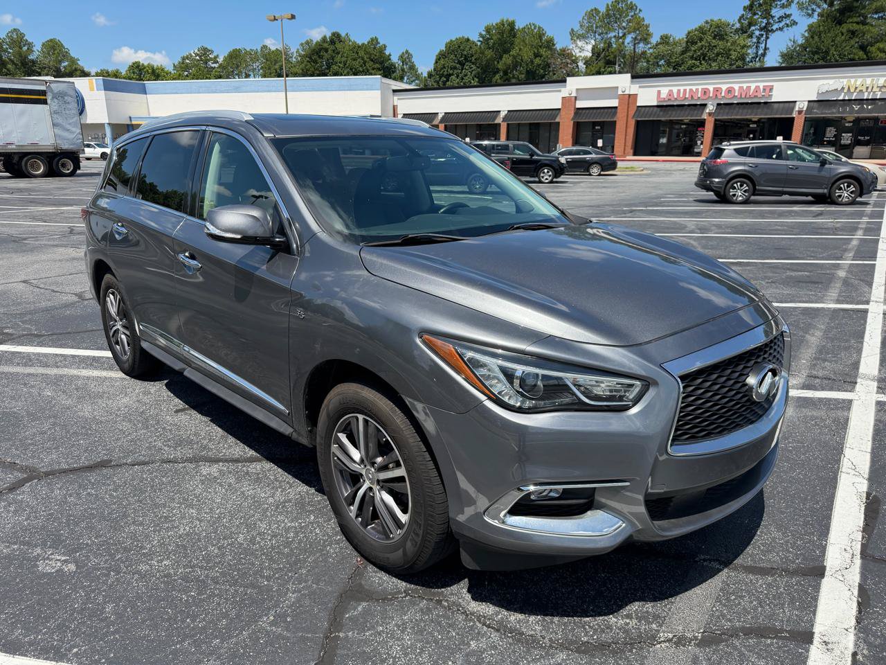 Used 2018 INFINITI QX60 Luxe w/ Premium Package AWD/4WD image 3