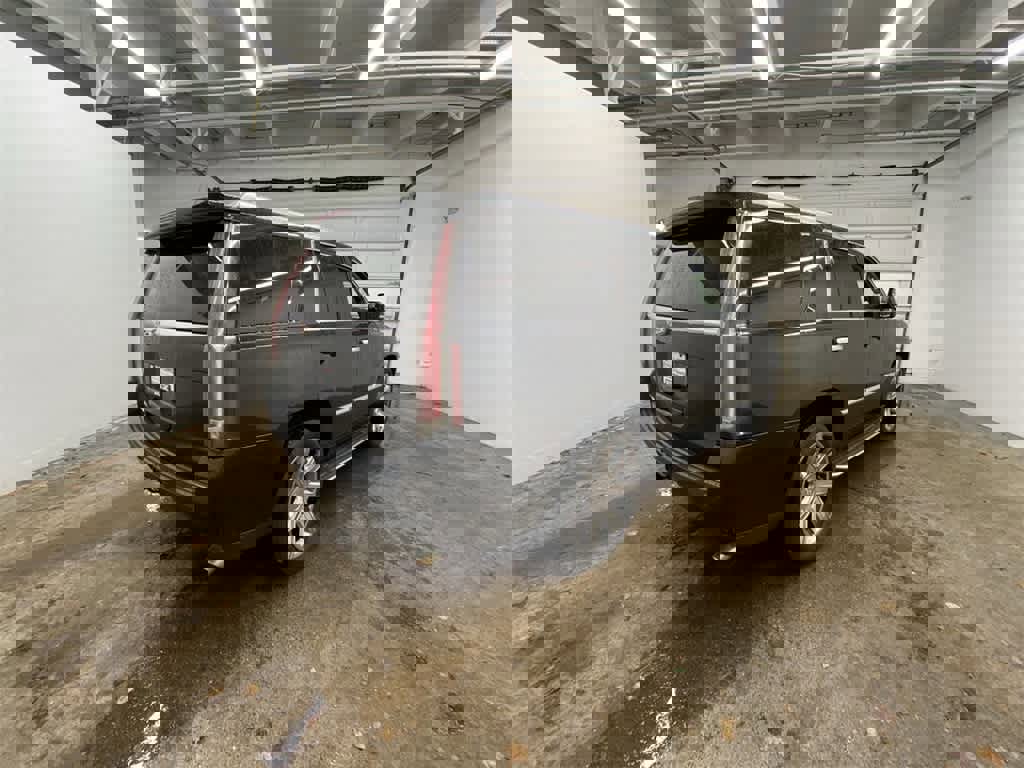 Used 2015 Cadillac Escalade Luxury image 6