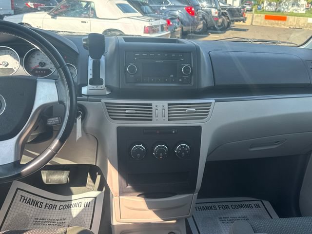 Used 2009 Volkswagen Routan S FWD image 17