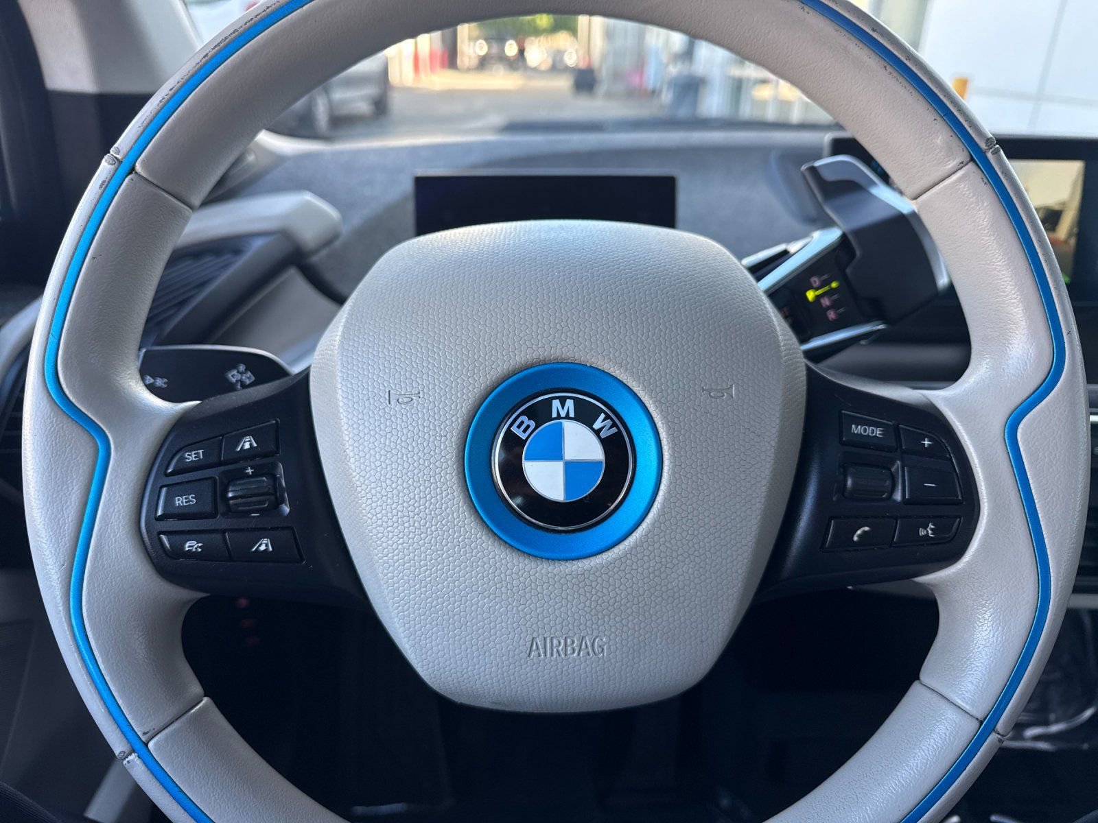 Used 2017 BMW i3 94Ah w/Range Extender image 23