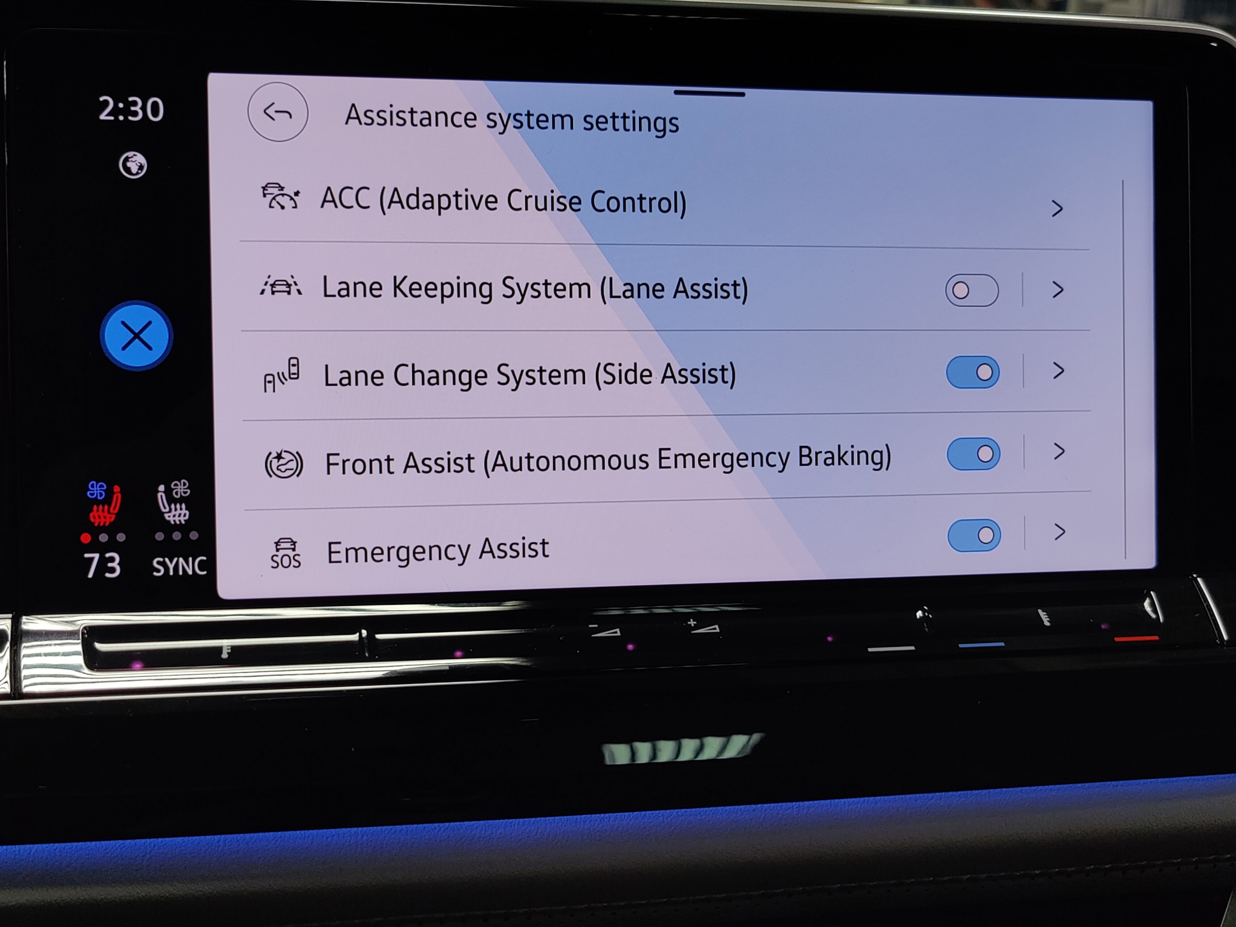 Used 2025 Volkswagen Atlas Peak Edition SE image 9