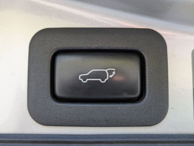 Used 2015 Lexus LX 570 4WD w/ Luxury Package image 19