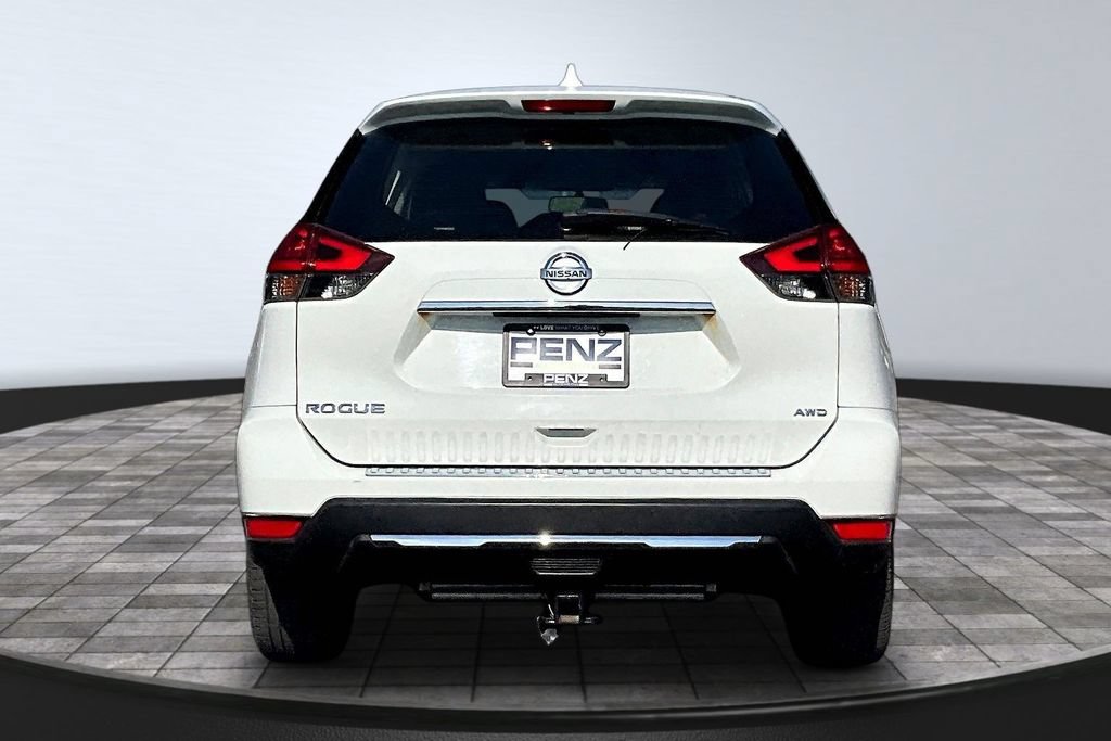 Used 2017 Nissan Rogue S AWD/4WD image 5