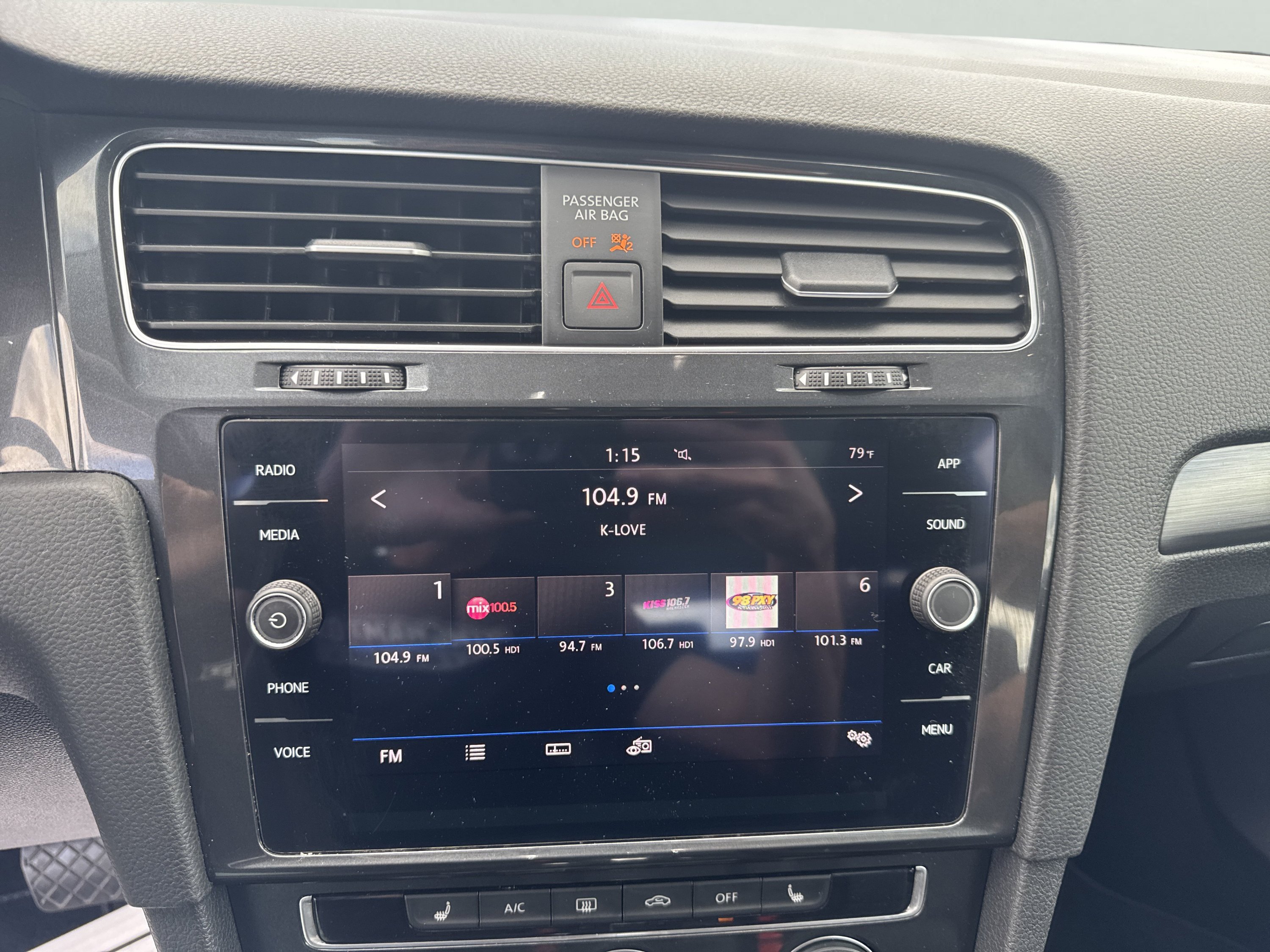 Used 2019 Volkswagen Golf SE FWD image 15