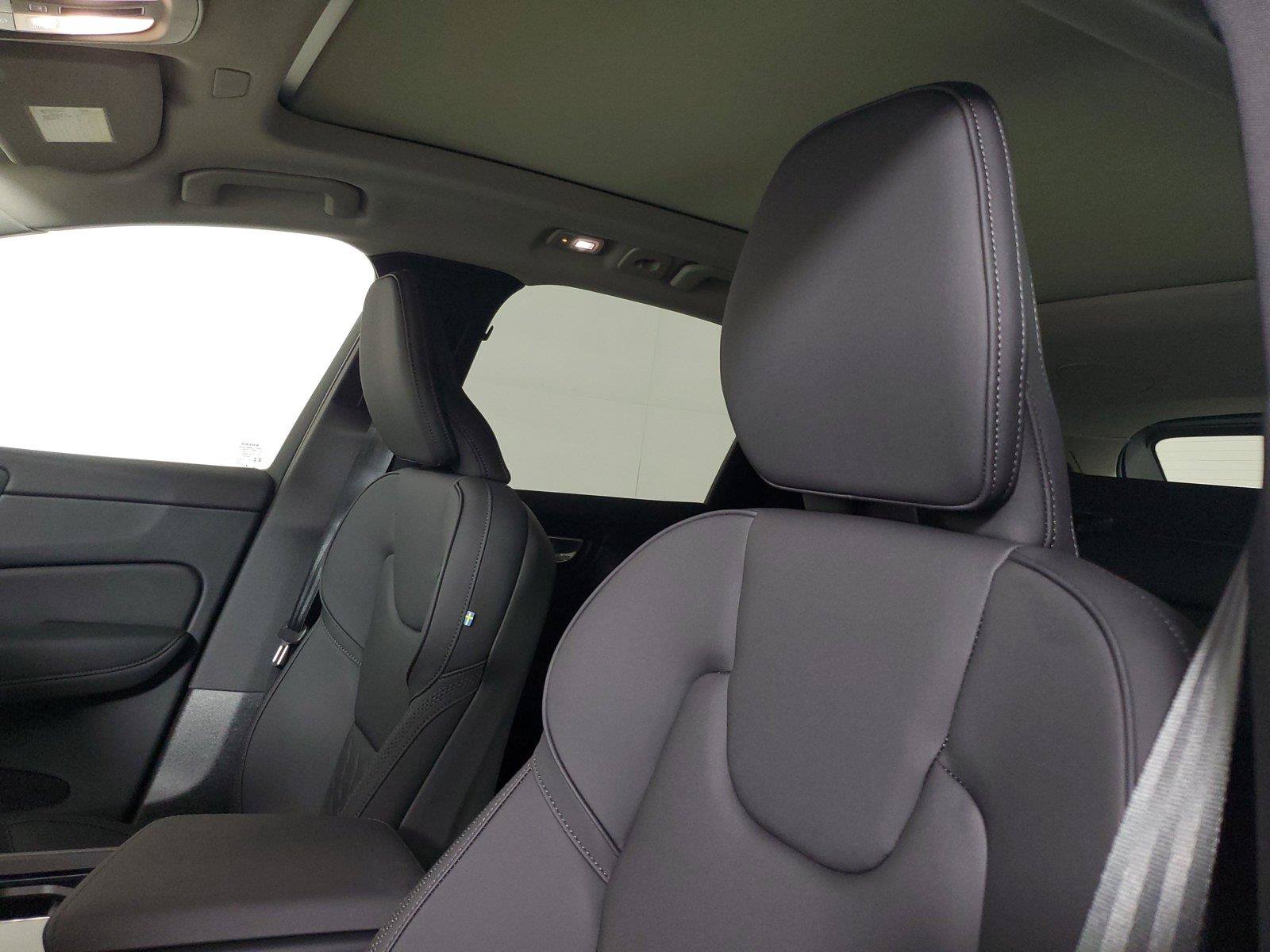 New 2027 Volvo XC60 B5 Plus AWD/4WD image 23