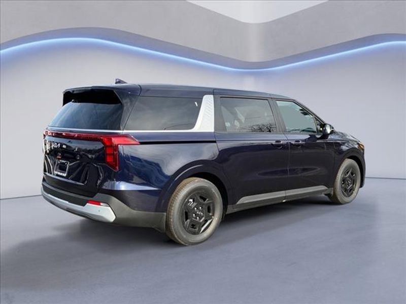 New 2026 Kia Carnival LXS image 3