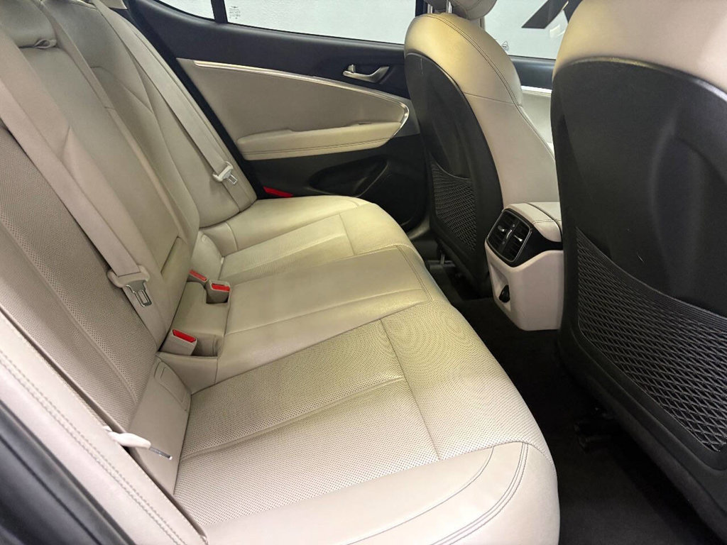 Used 2021 Genesis G70 2.0T AWD/4WD image 42