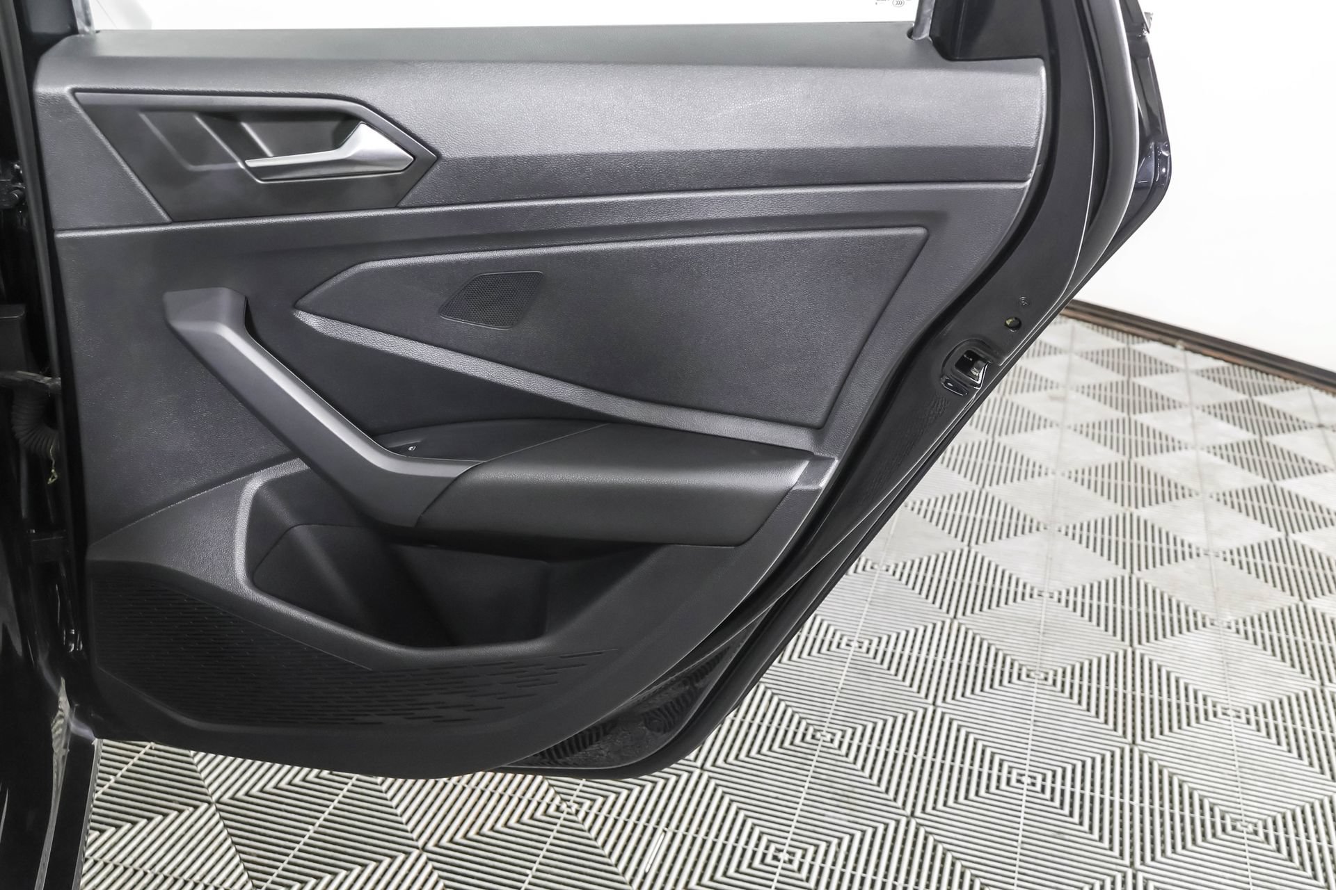 Used 2019 Volkswagen Jetta SEL w/ Cold Weather Package FWD image 43
