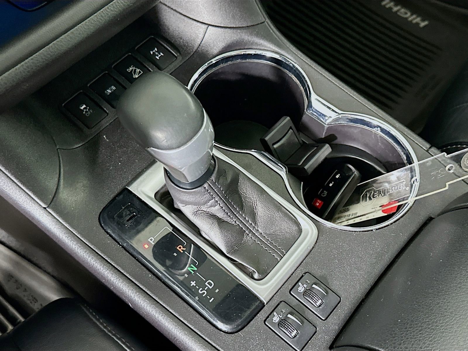 Used 2017 Toyota Highlander SE image 17