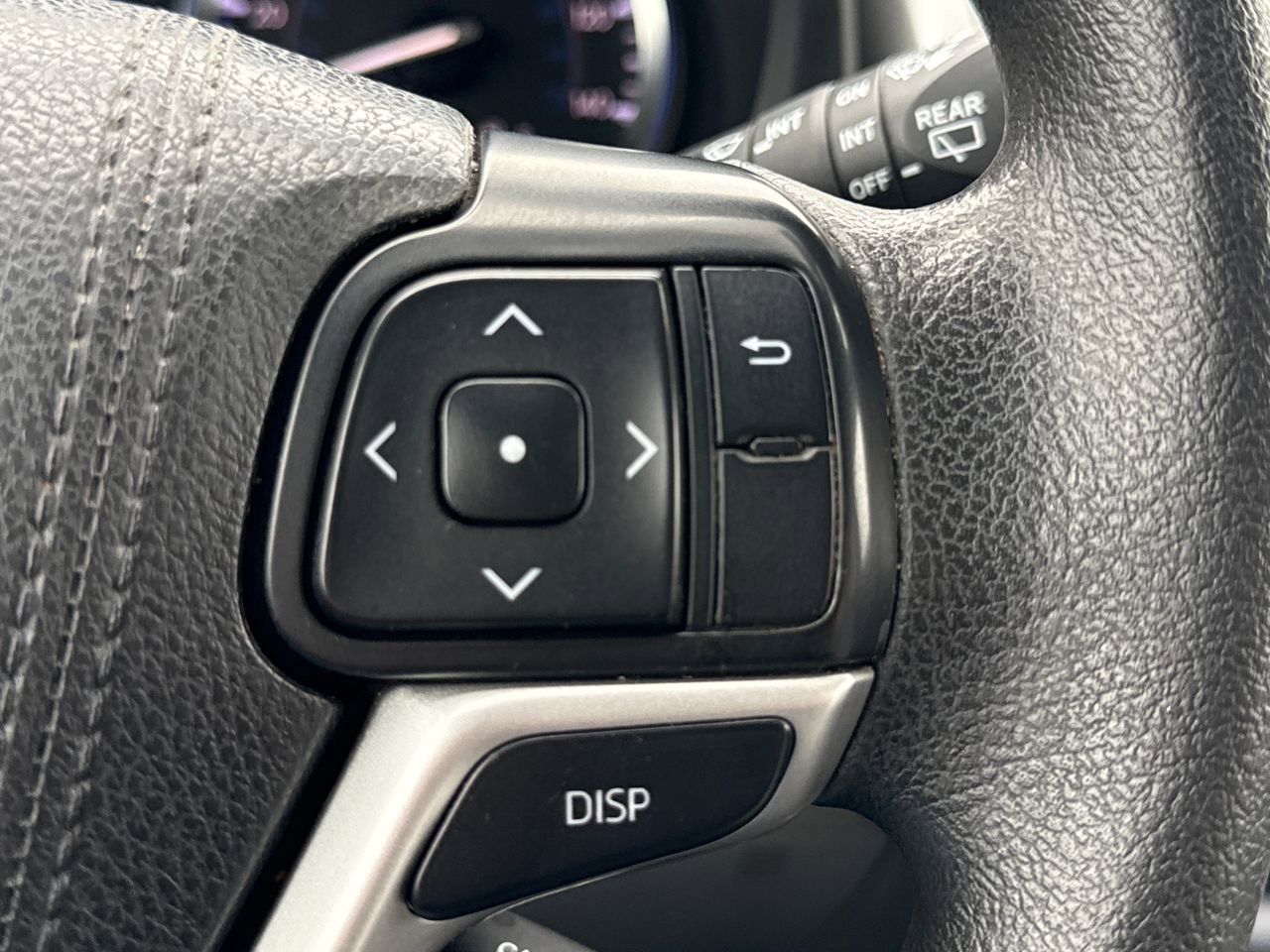 Used 2015 Toyota Highlander LE AWD/4WD image 24