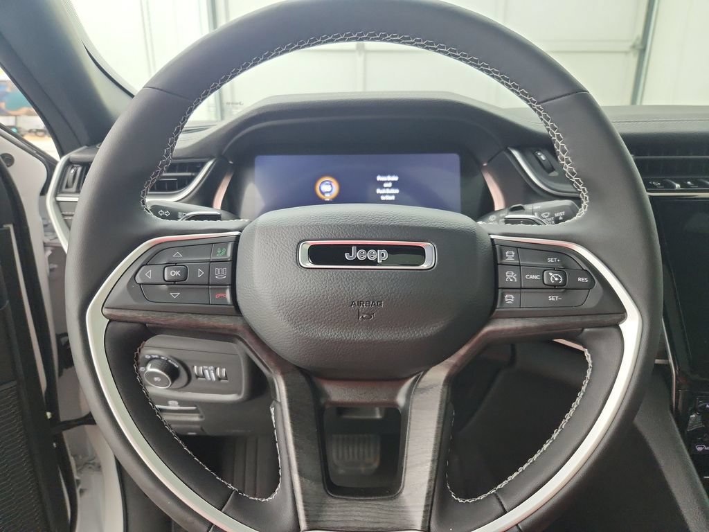 Certified 2025 Jeep Grand Cherokee Limited w/ Black Appearance Package AWD/4WD image 24