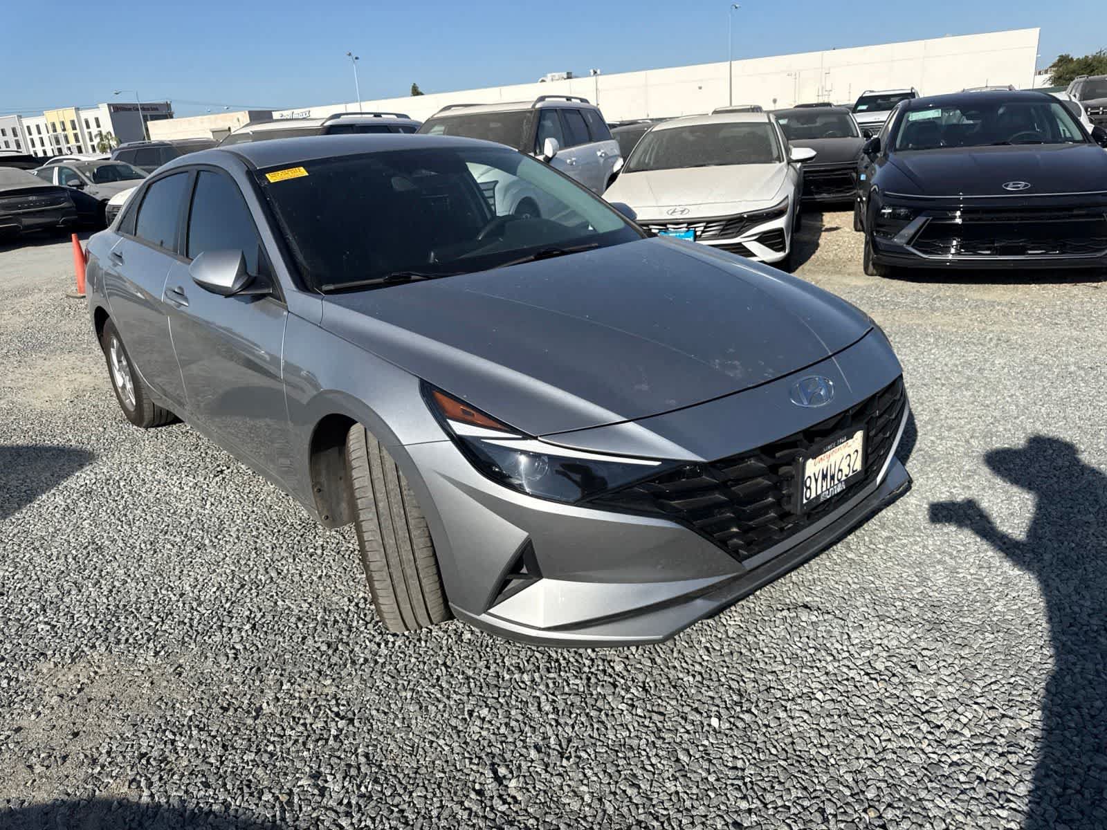 Used 2022 Hyundai Elantra SE w/ Preferred Accessory Package FWD image 3