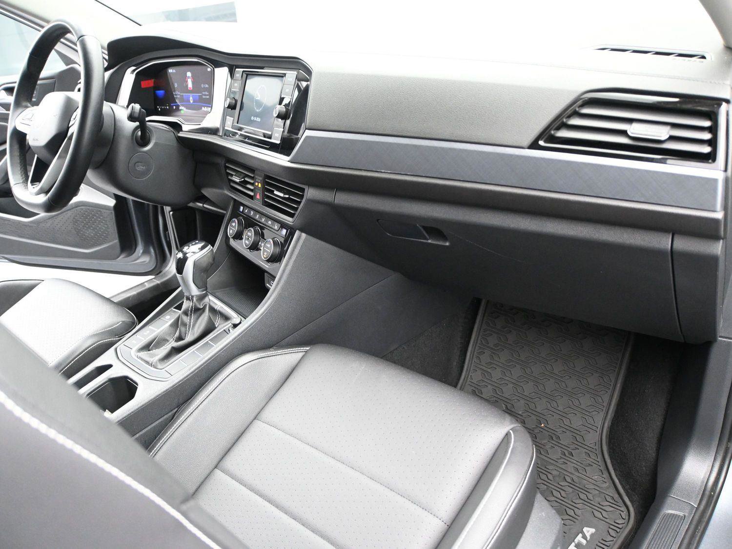 Certified 2023 Volkswagen Jetta SE image 14