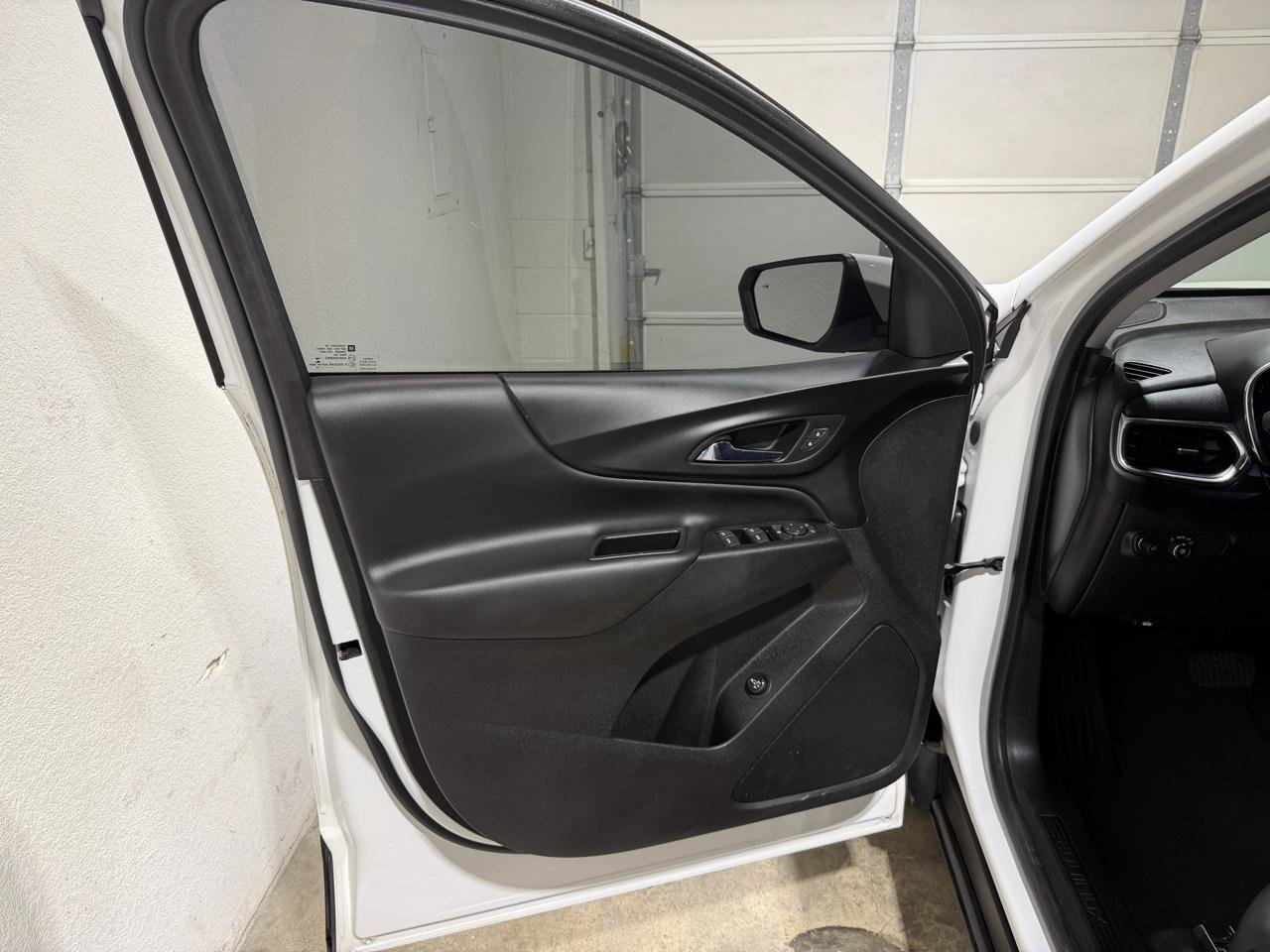 Used 2018 Chevrolet Equinox LT FWD image 9