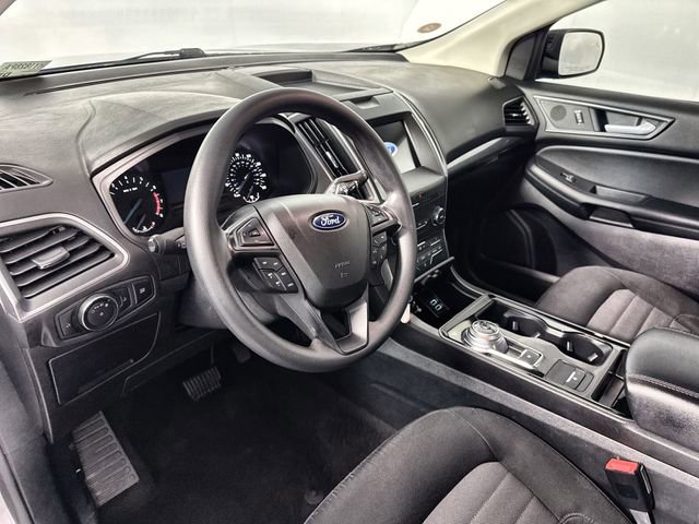 Used 2020 Ford Edge SE image 12