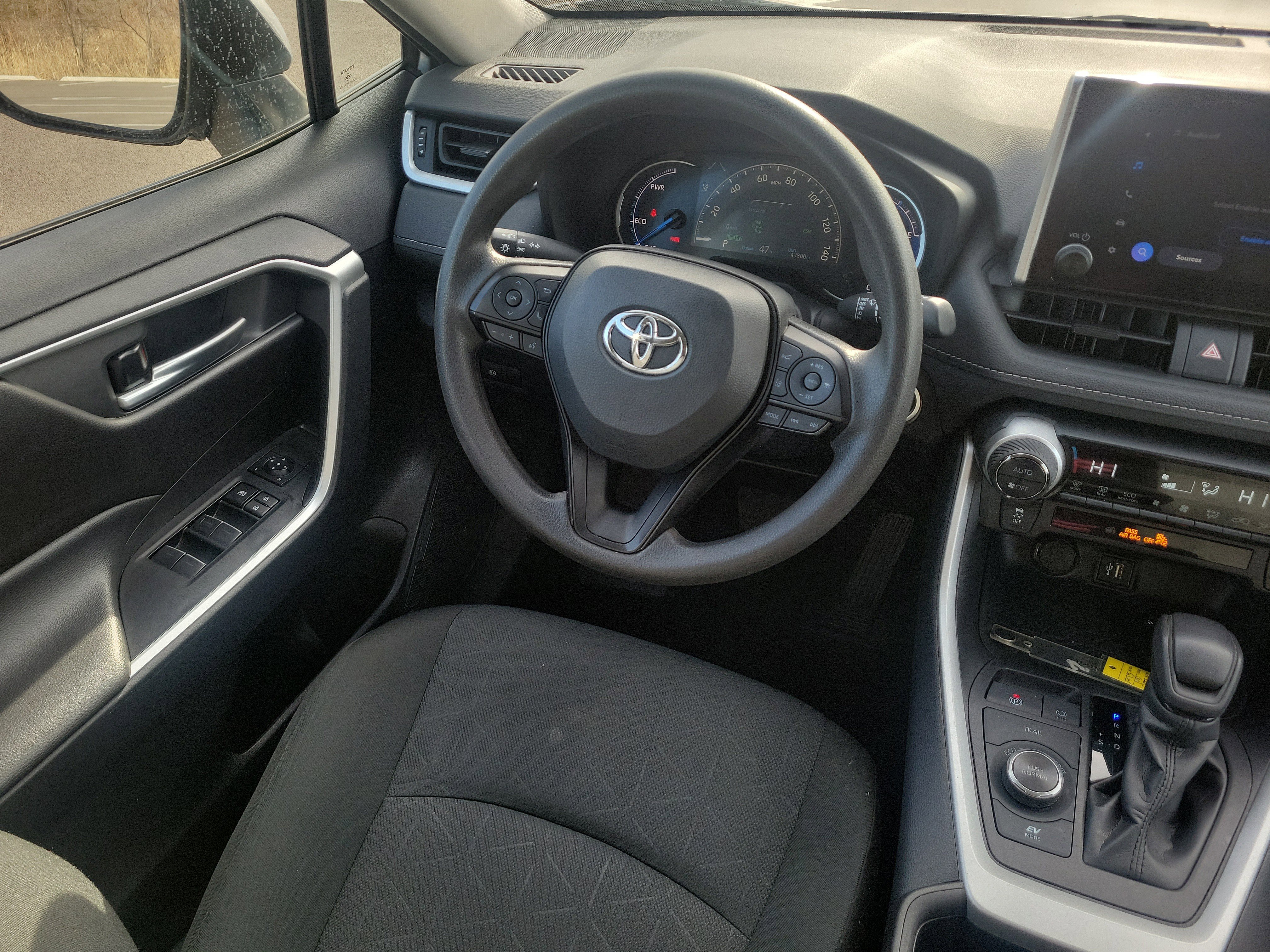 Used 2024 Toyota RAV4 XLE image 12