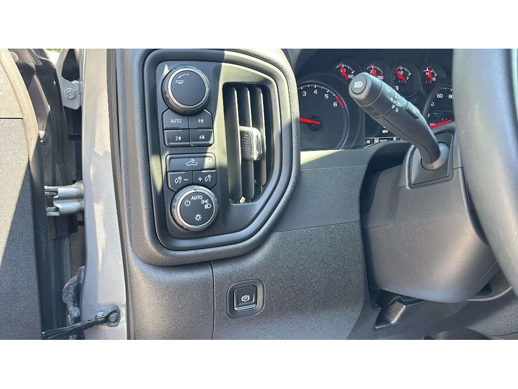 Used 2024 Chevrolet Silverado 1500 Custom Trail Boss w/ Dark Appearance Package AWD/4WD image 19