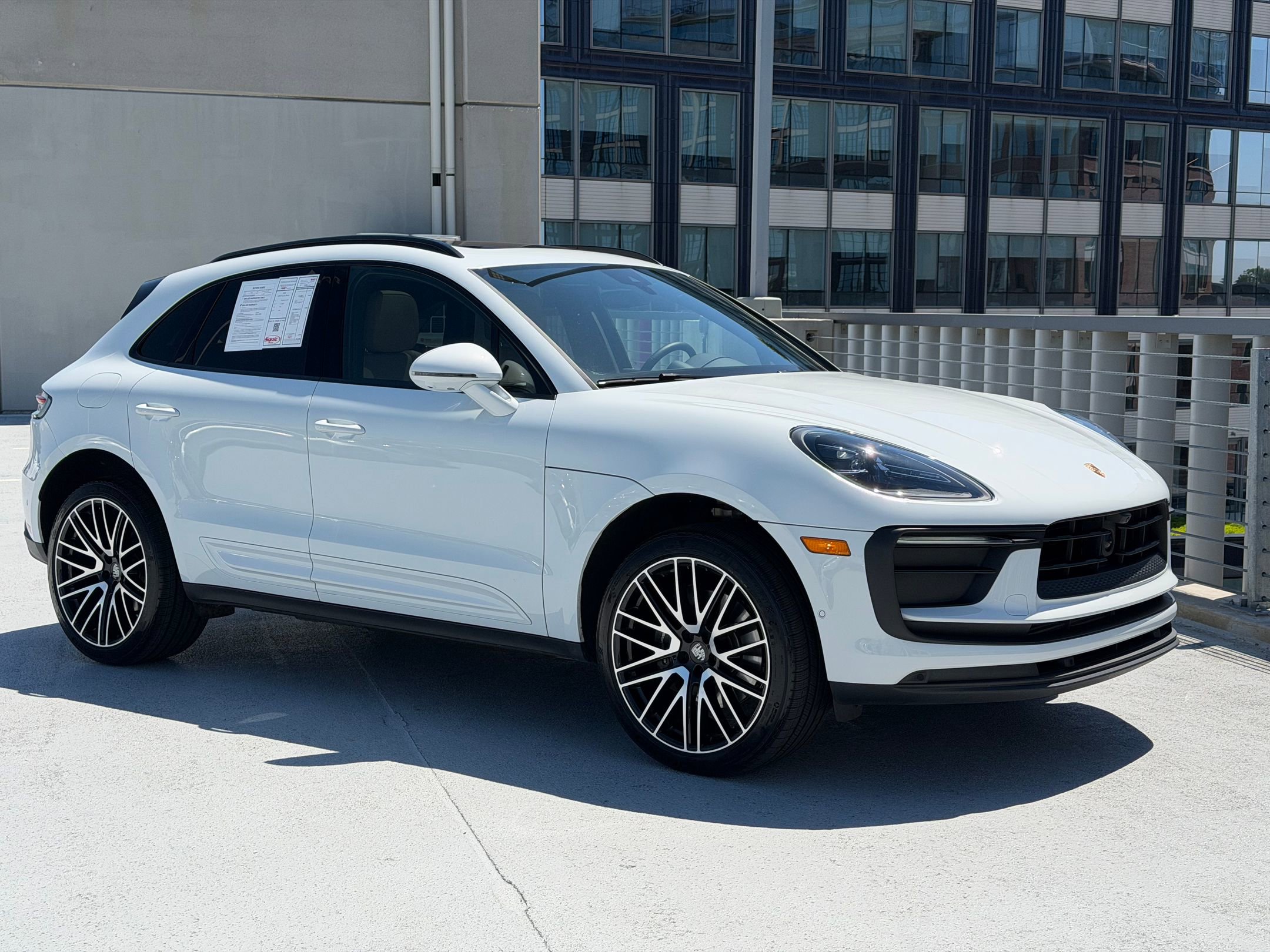 Certified 2026 Porsche Macan AWD/4WD image 9