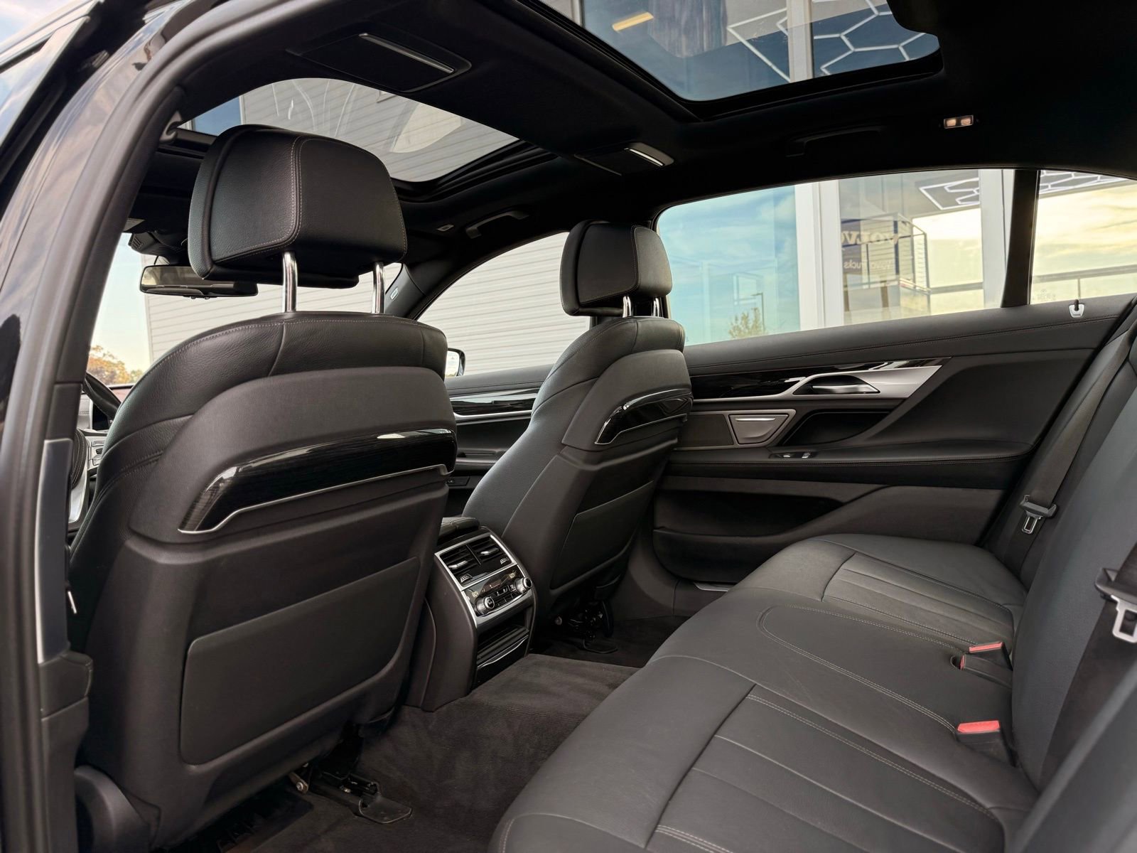 Used 2019 BMW 740i w/ M Sport Package image 21