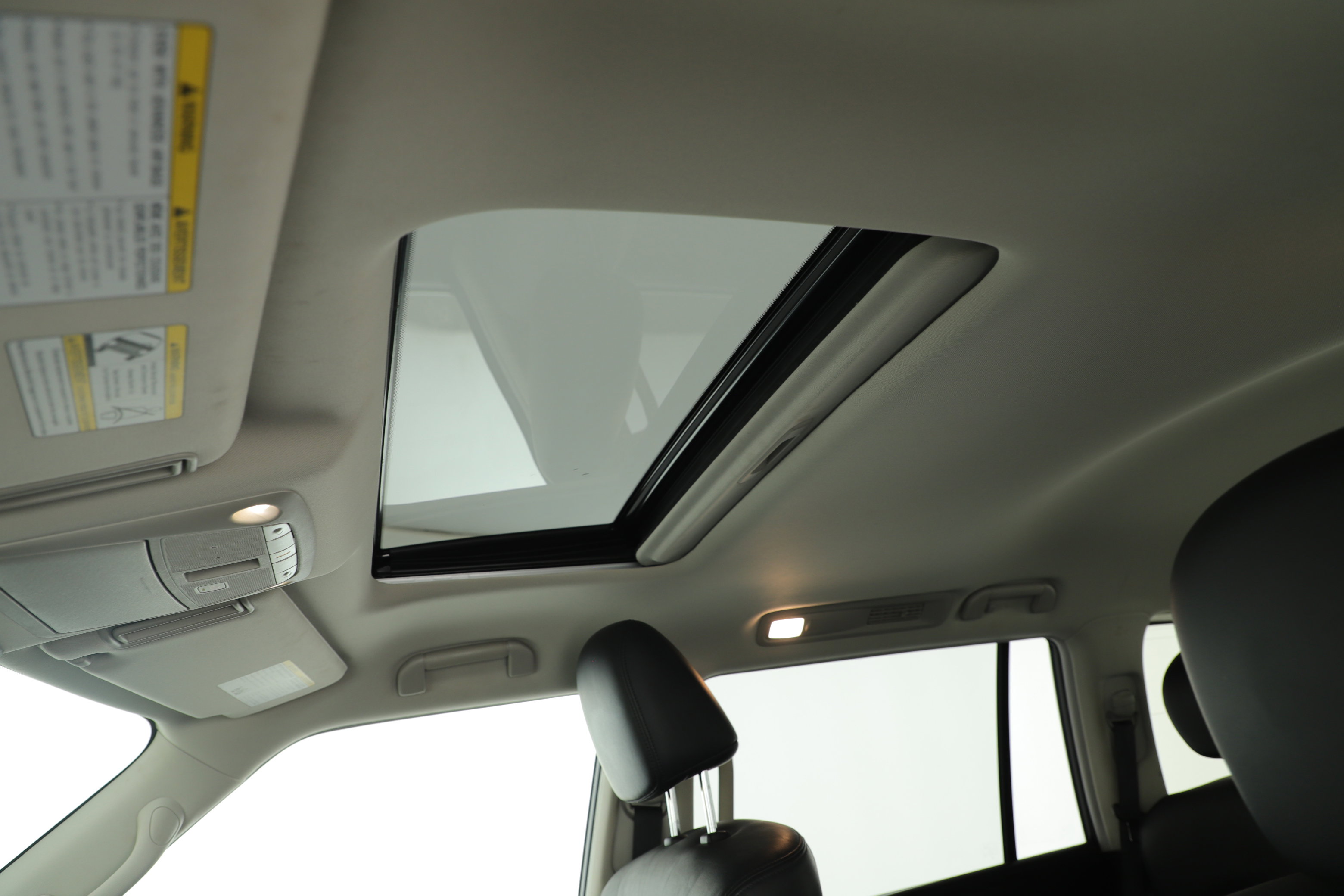 Used 2024 Nissan Armada SL w/ Captain's Chairs Package image 27