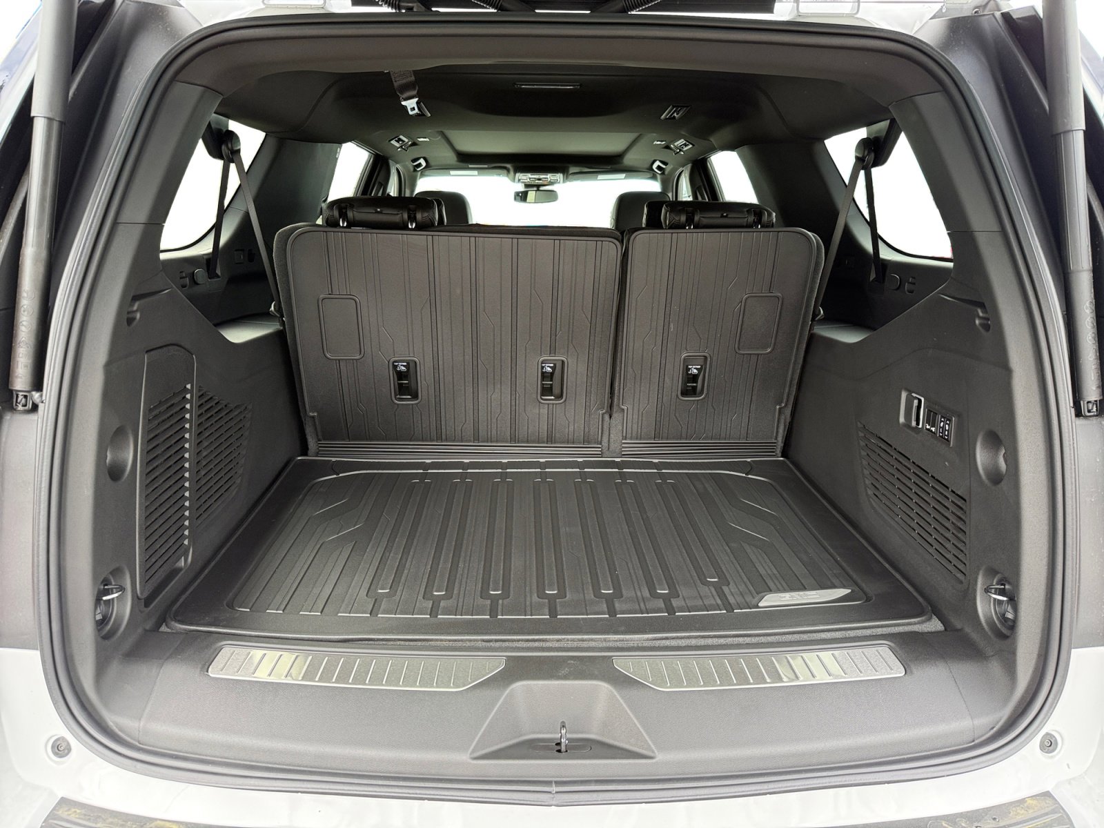 New 2026 GMC Yukon XL Denali w/ Sun & Power Step Package image 17