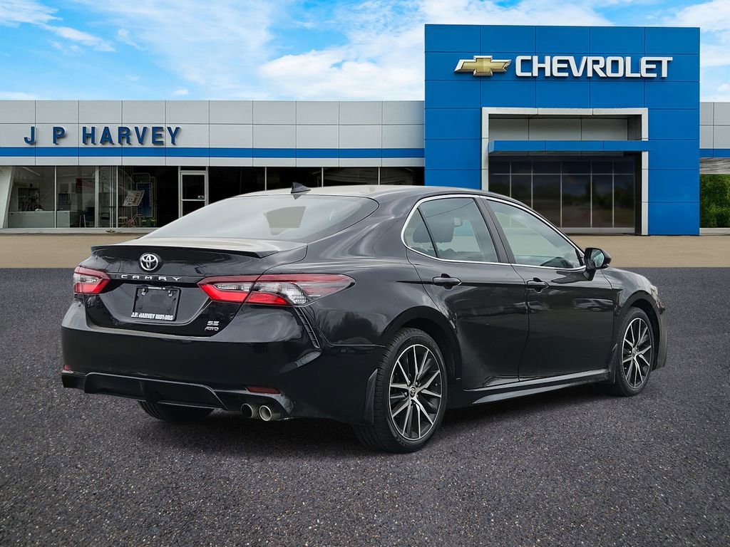 Used 2021 Toyota Camry SE w/ Cold Weather Package image 4