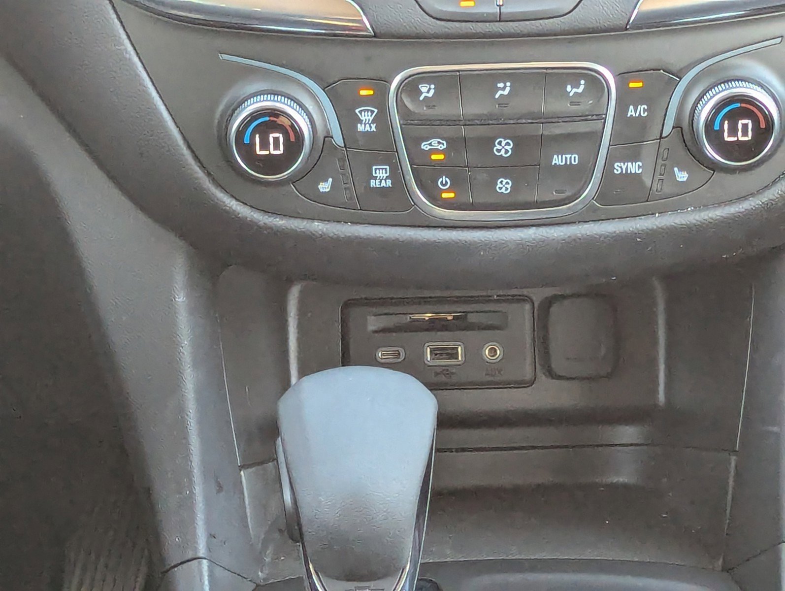 Used 2023 Chevrolet Equinox LT image 22