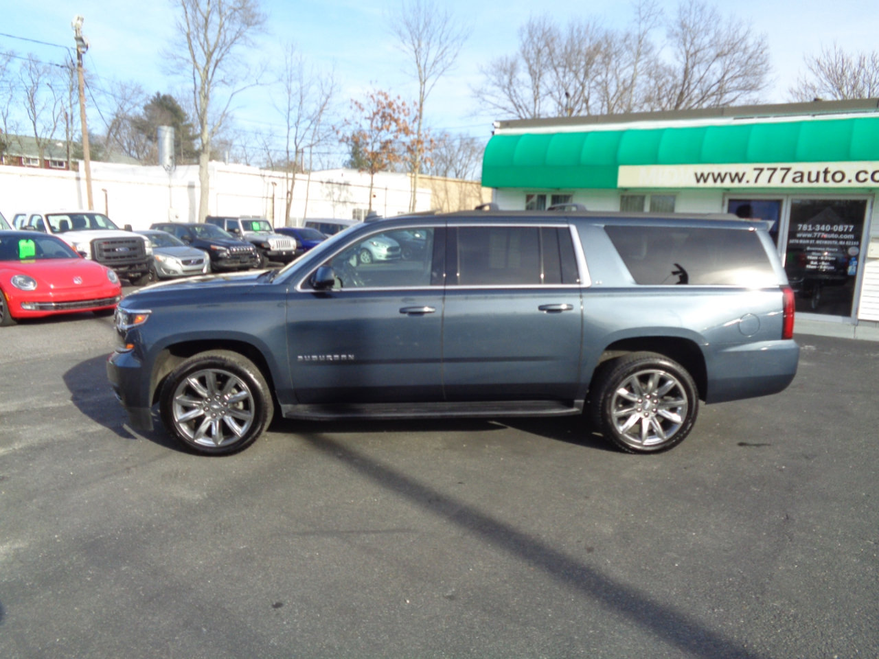 Used 2019 Chevrolet Suburban LT w/ Luxury Package image 2
