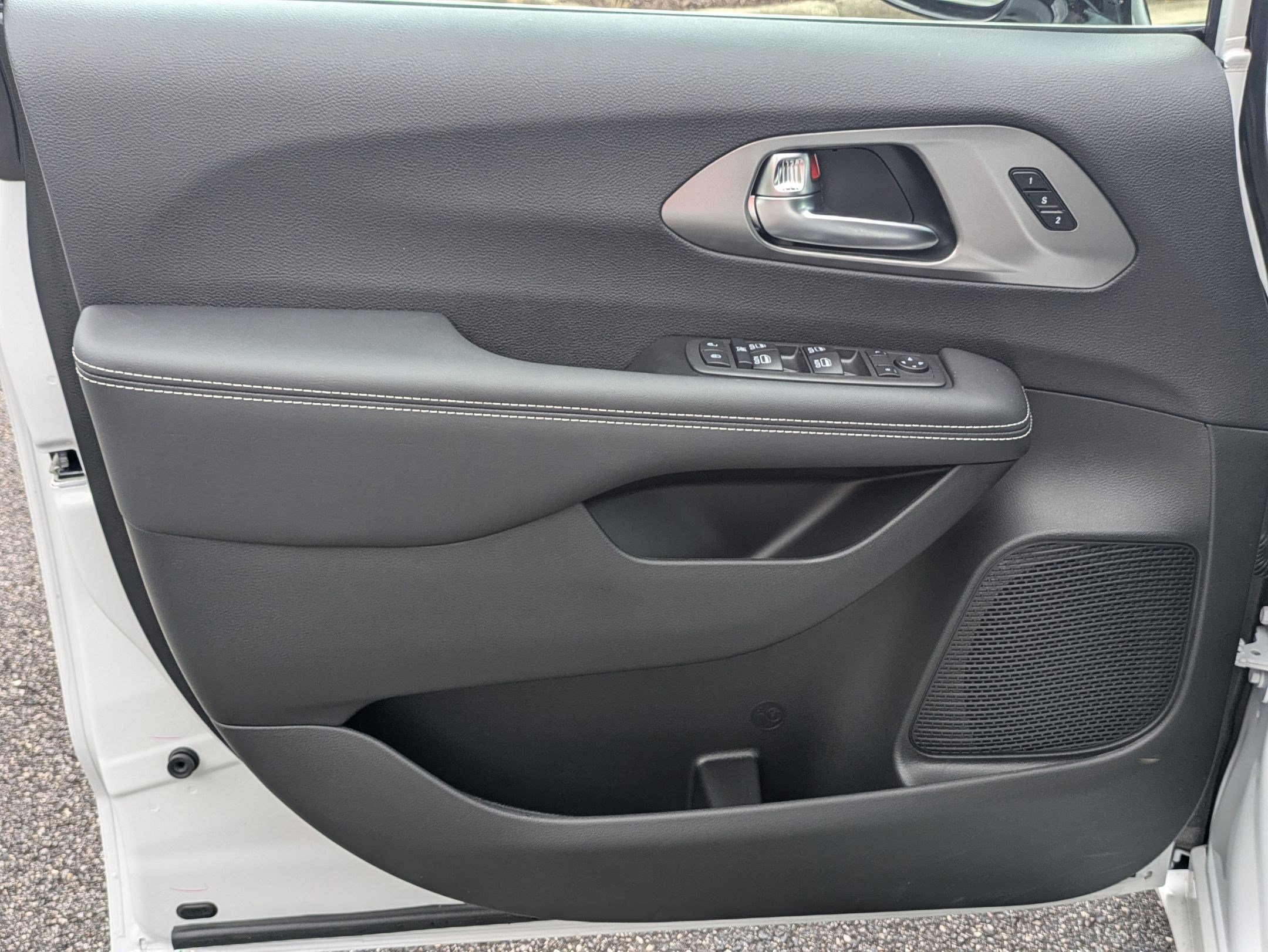 New 2026 Chrysler Pacifica Select image 20