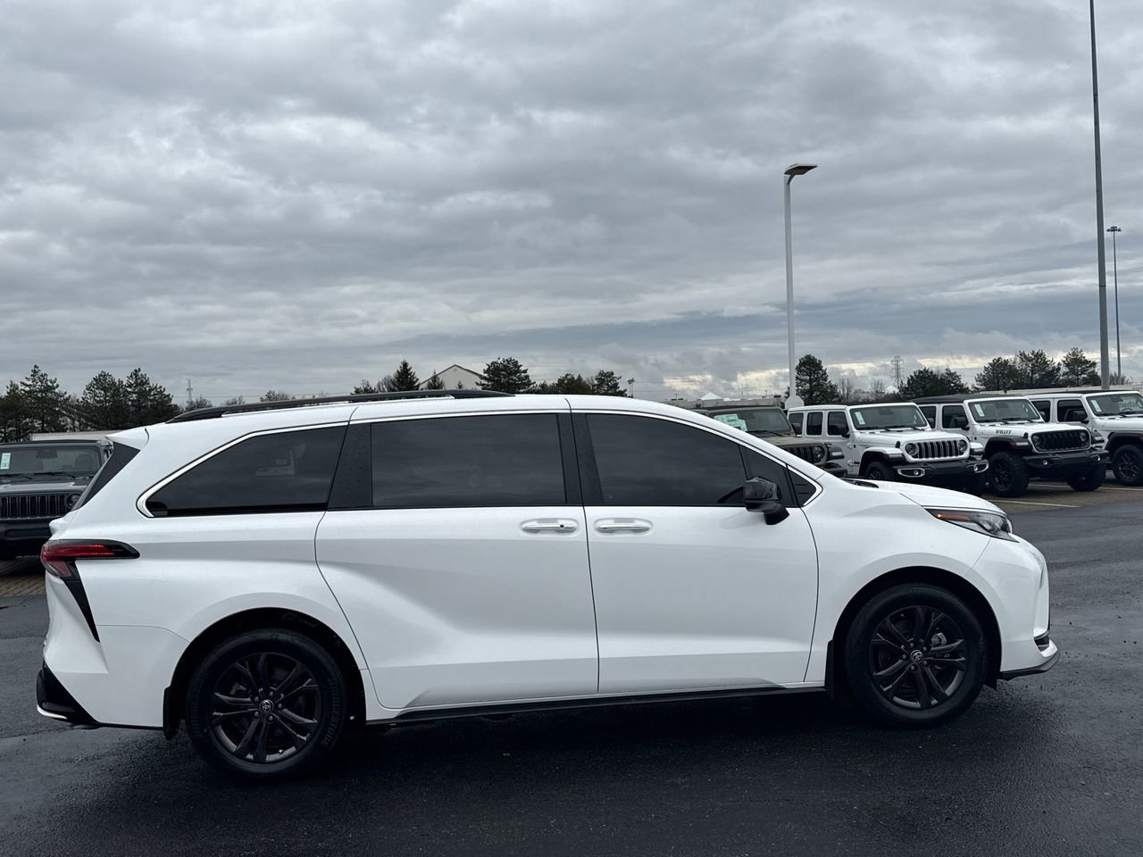 Used 2024 Toyota Sienna XSE video 2