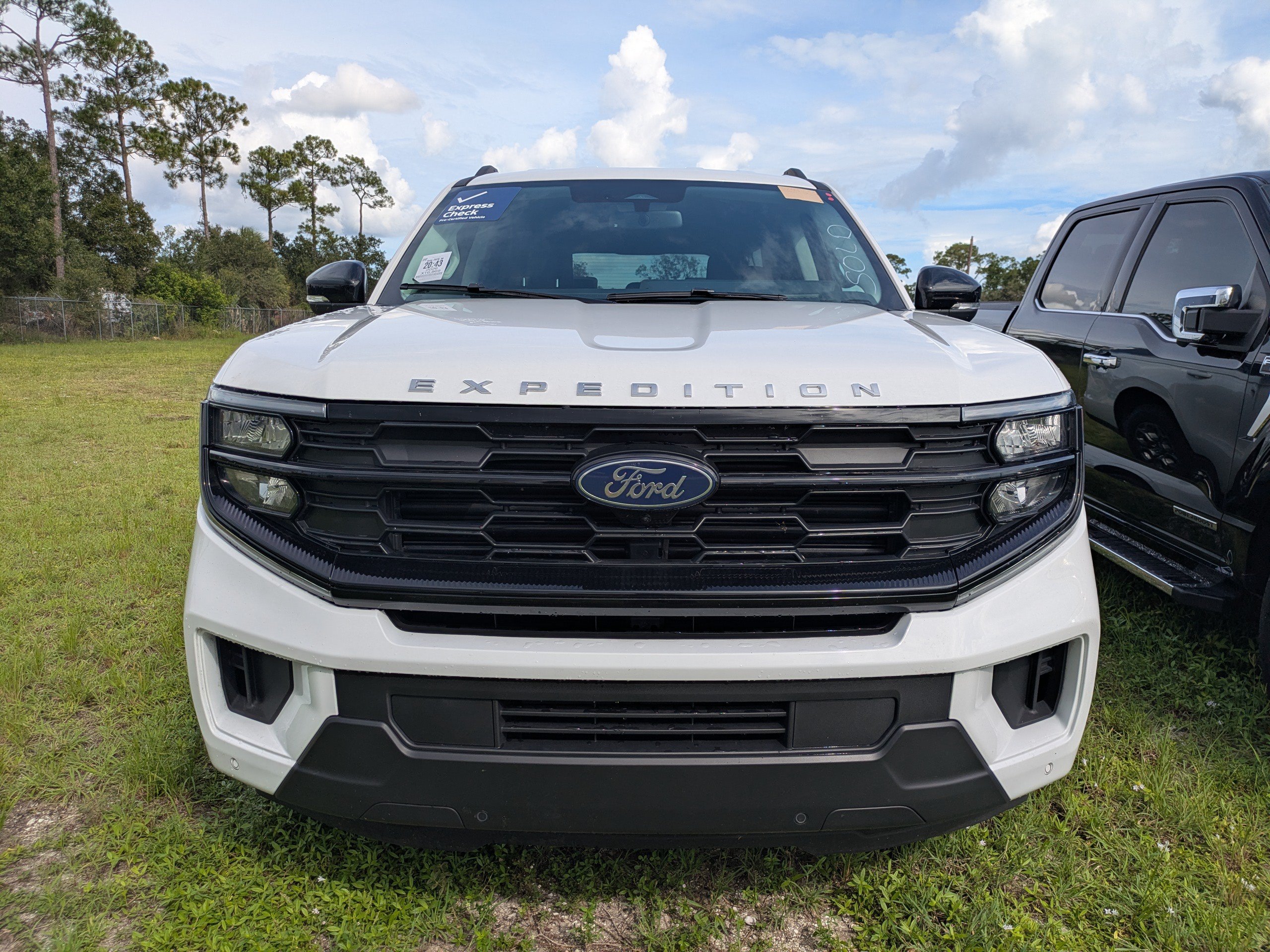 Used 2026 Ford Expedition Max Active RWD image 3