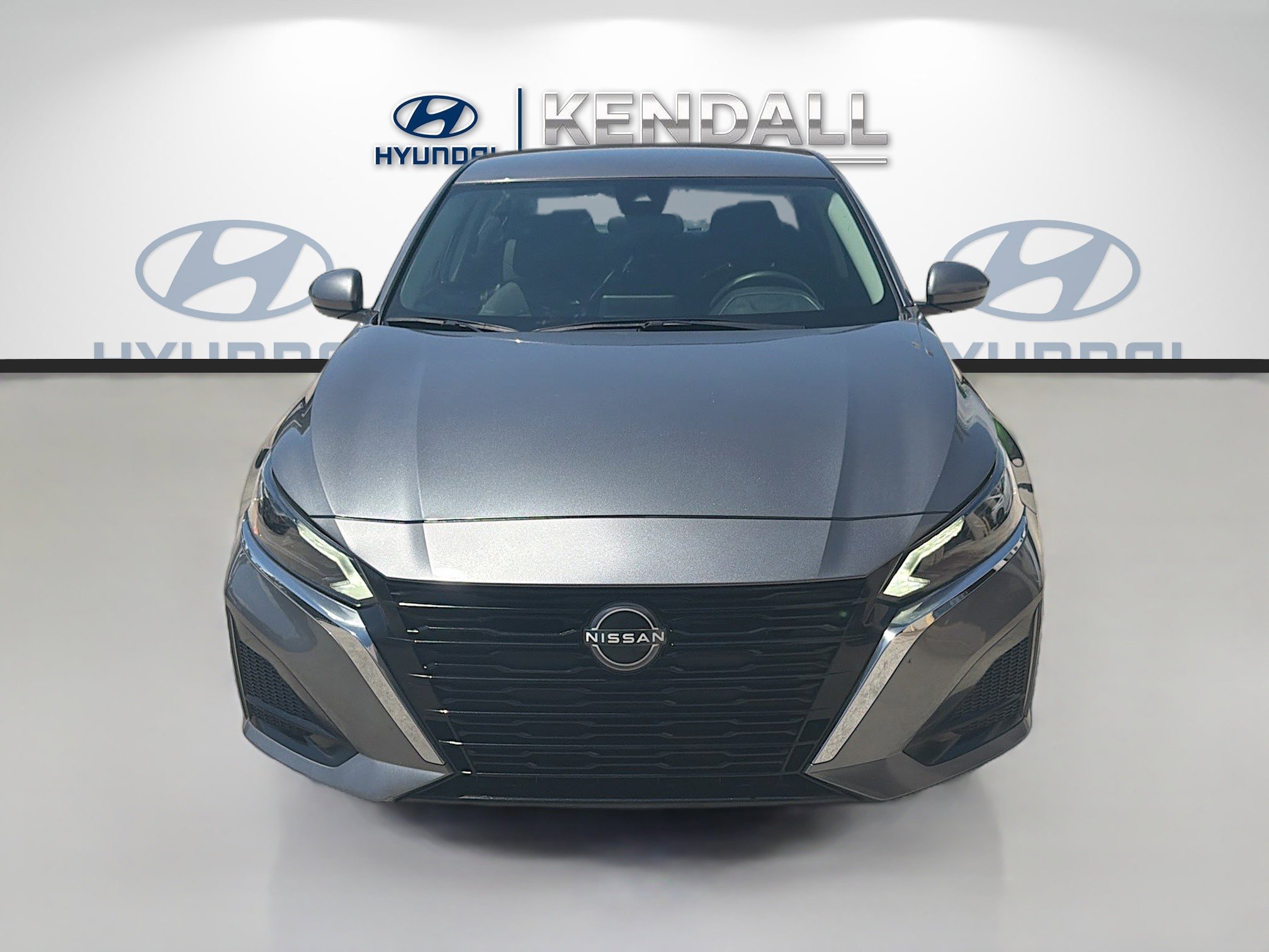 Used 2023 Nissan Altima 2.5 SV FWD image 2