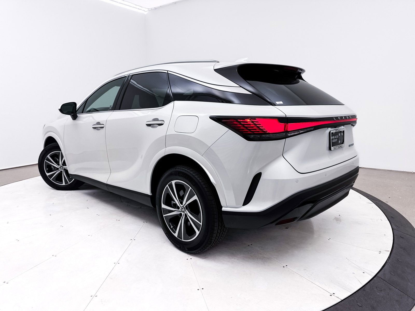 Used 2024 Lexus RX 350 FWD w/ Technology Package image 2