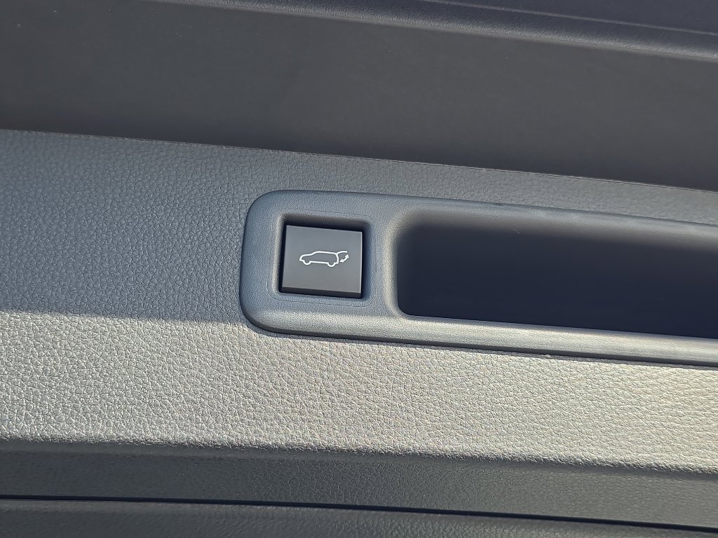 New 2025 Toyota Highlander XLE image 11