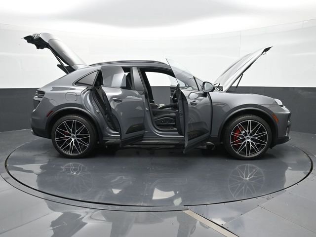 New 2025 Porsche Macan Turbo Electric AWD/4WD image 38